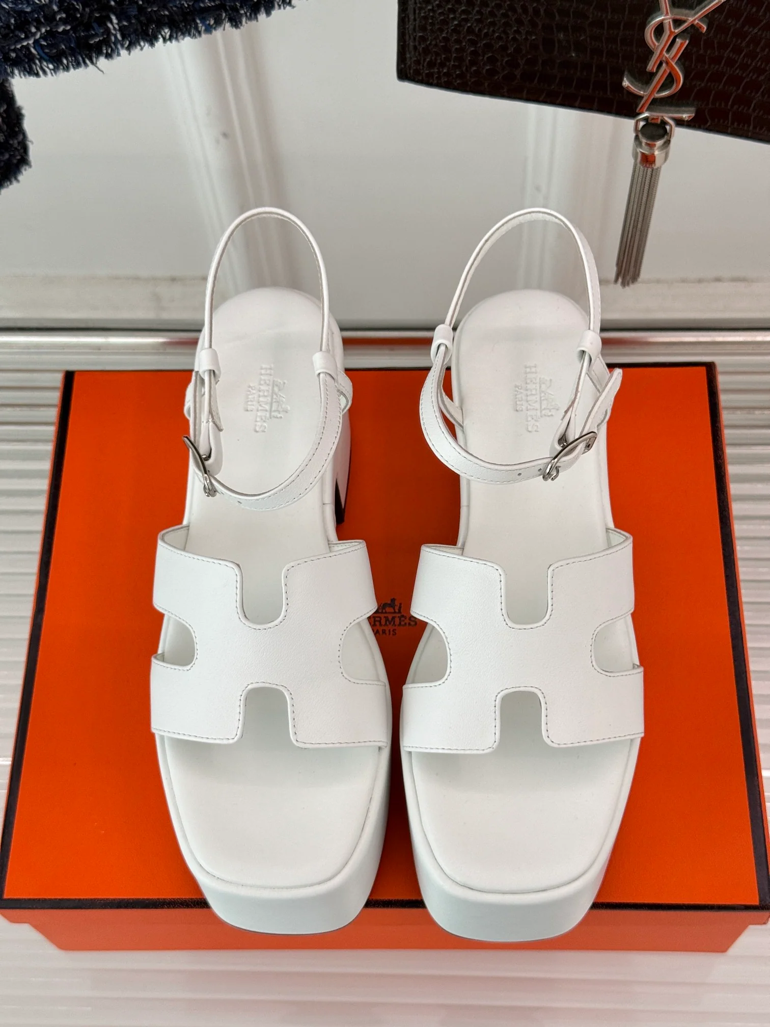 Босоножки на платформе Hermes 2024 на высоком каблуке - белые