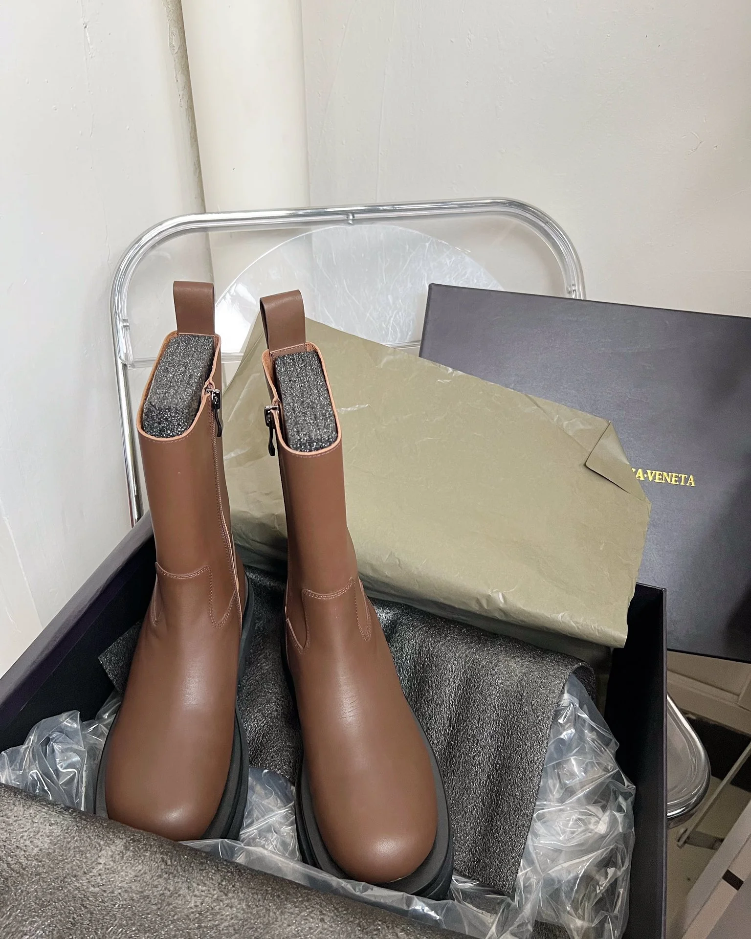 Новинка осенне-зимней коллекции BV - Ботильоны на молнии - Коричневые