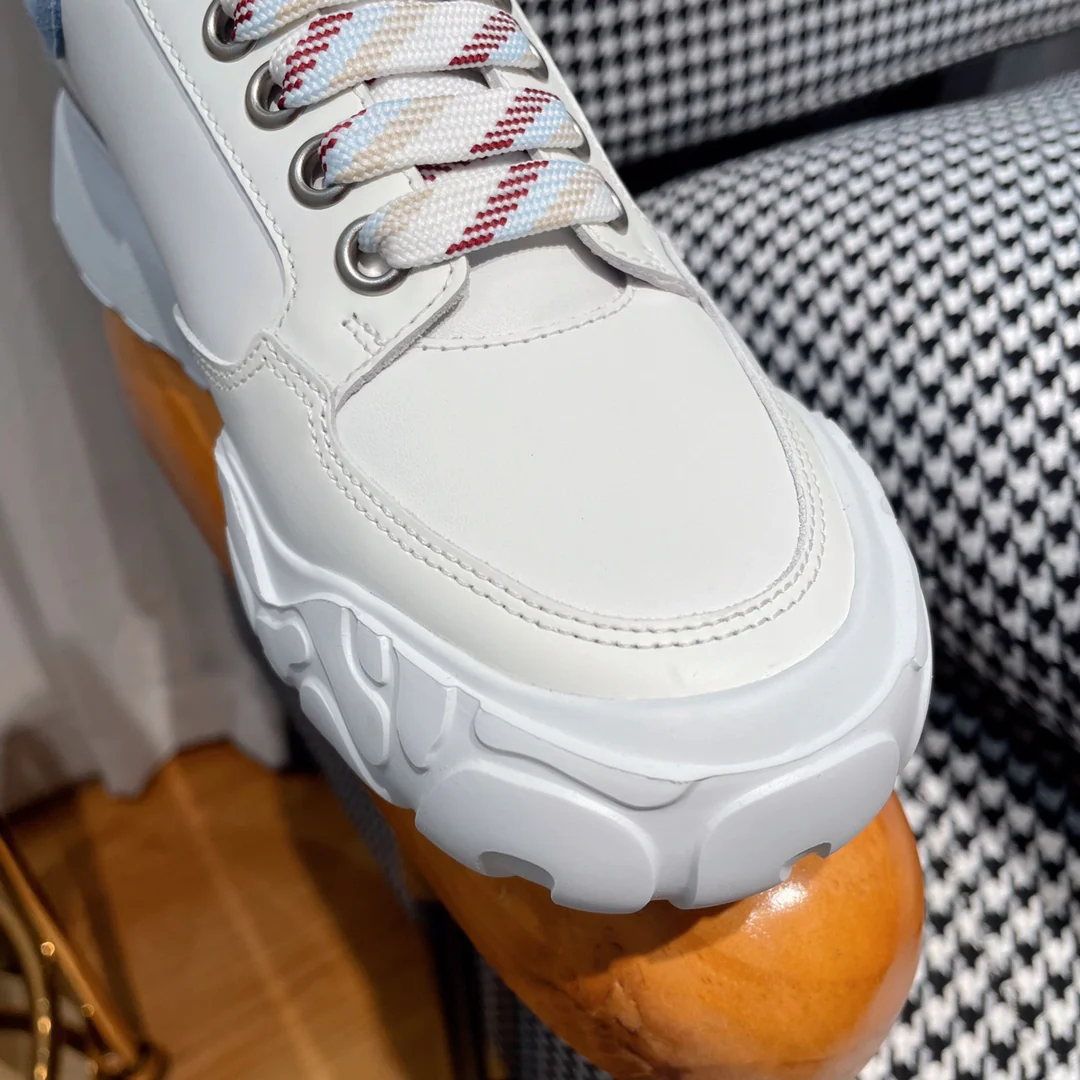 McQueen - Новые кроссовки - Светло-голубая задняя часть