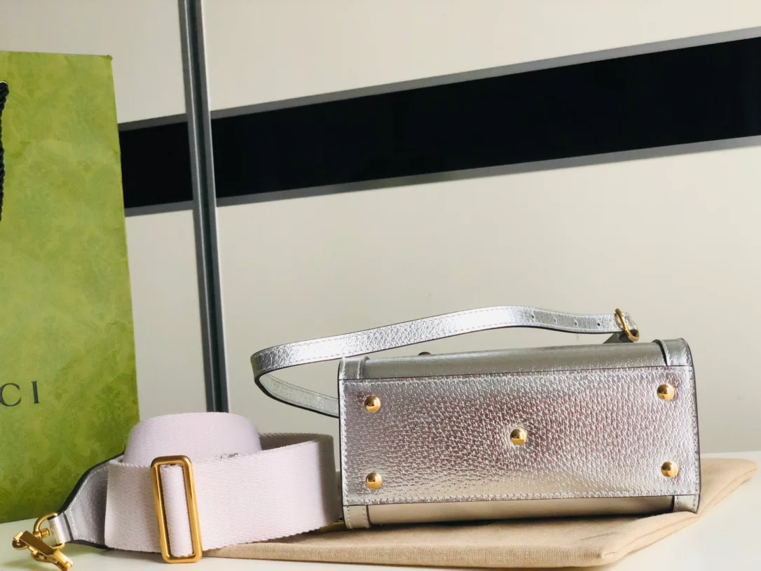 Сумка Gucci Bamboo, серебристая, 20x16x10 см.