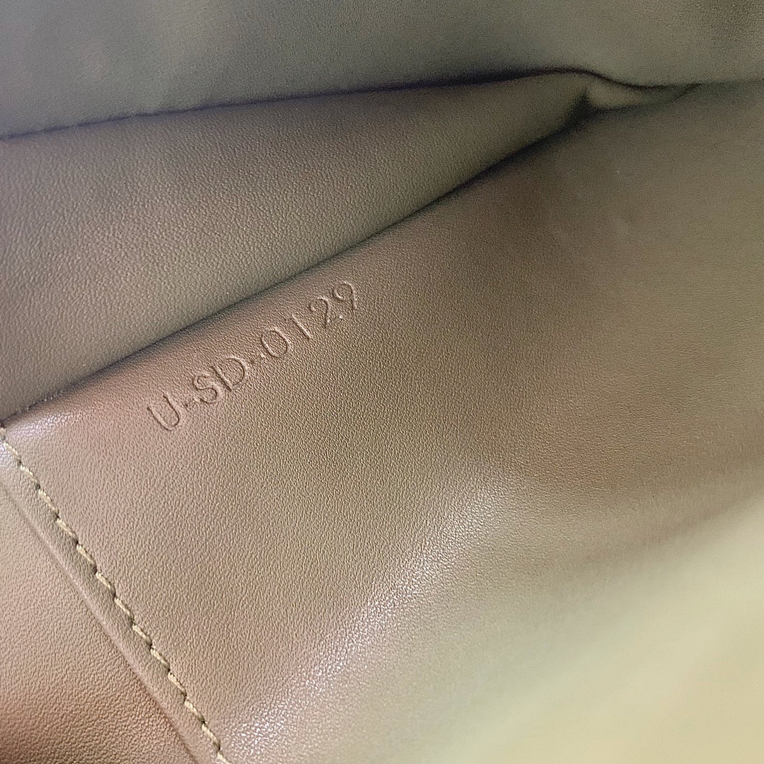 Длинный кошелек Celine - Кошелек с ремешком из крупнозернистой телячьей кожи - 11