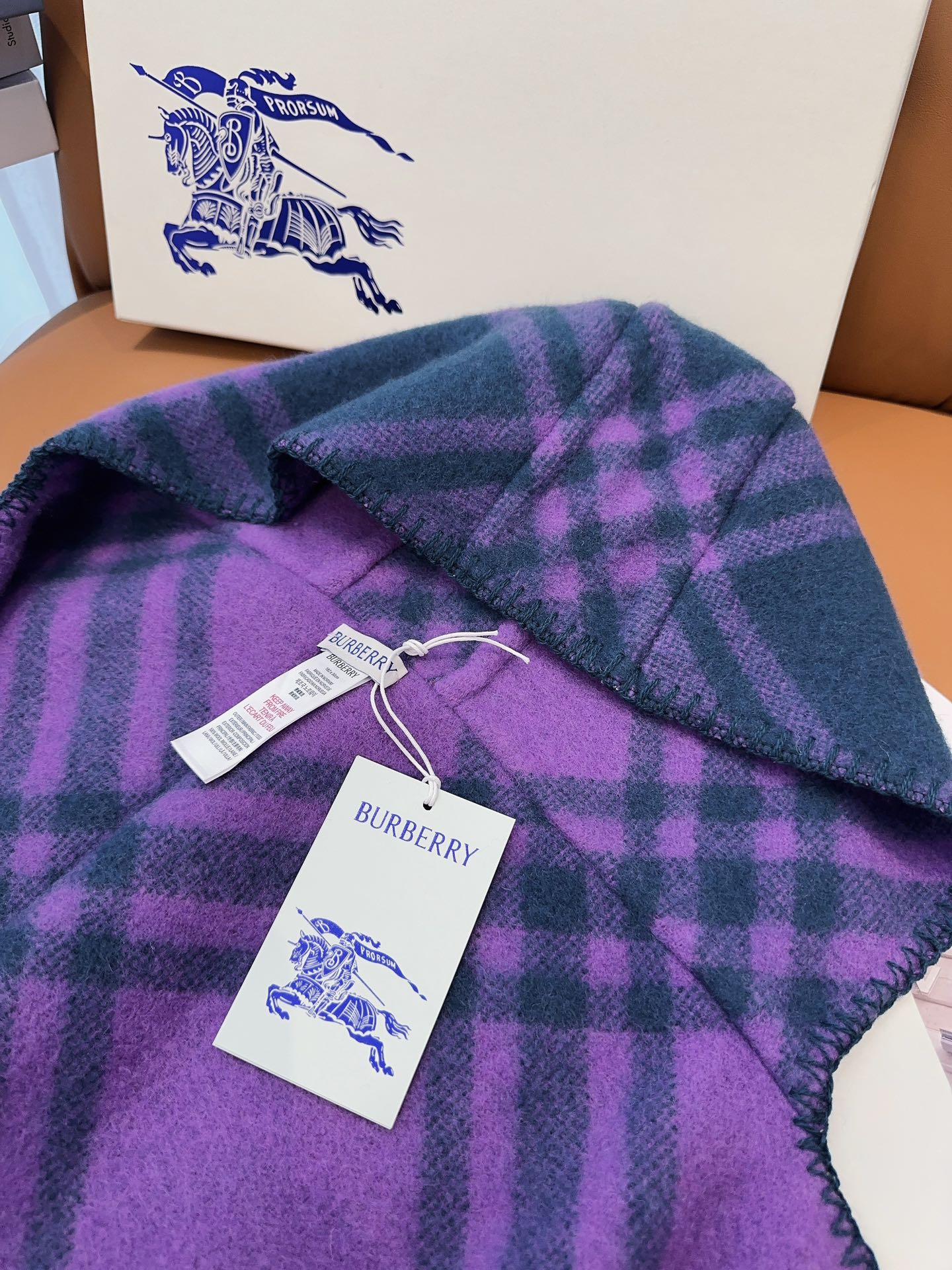 Шарф Burberry в клетку 2024 года - фиолетовый