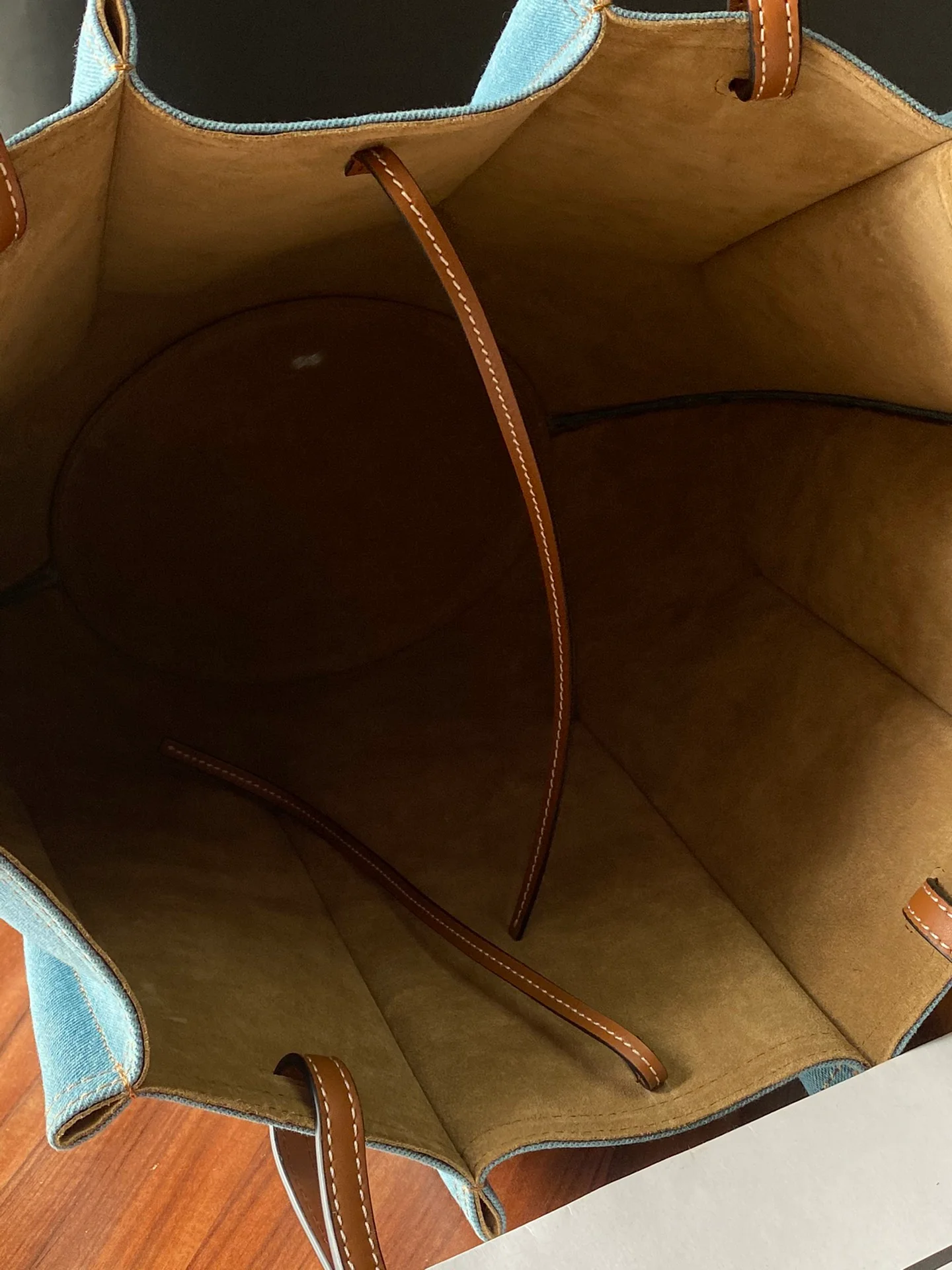 Сумка Loewe Shell Tote серии Large.