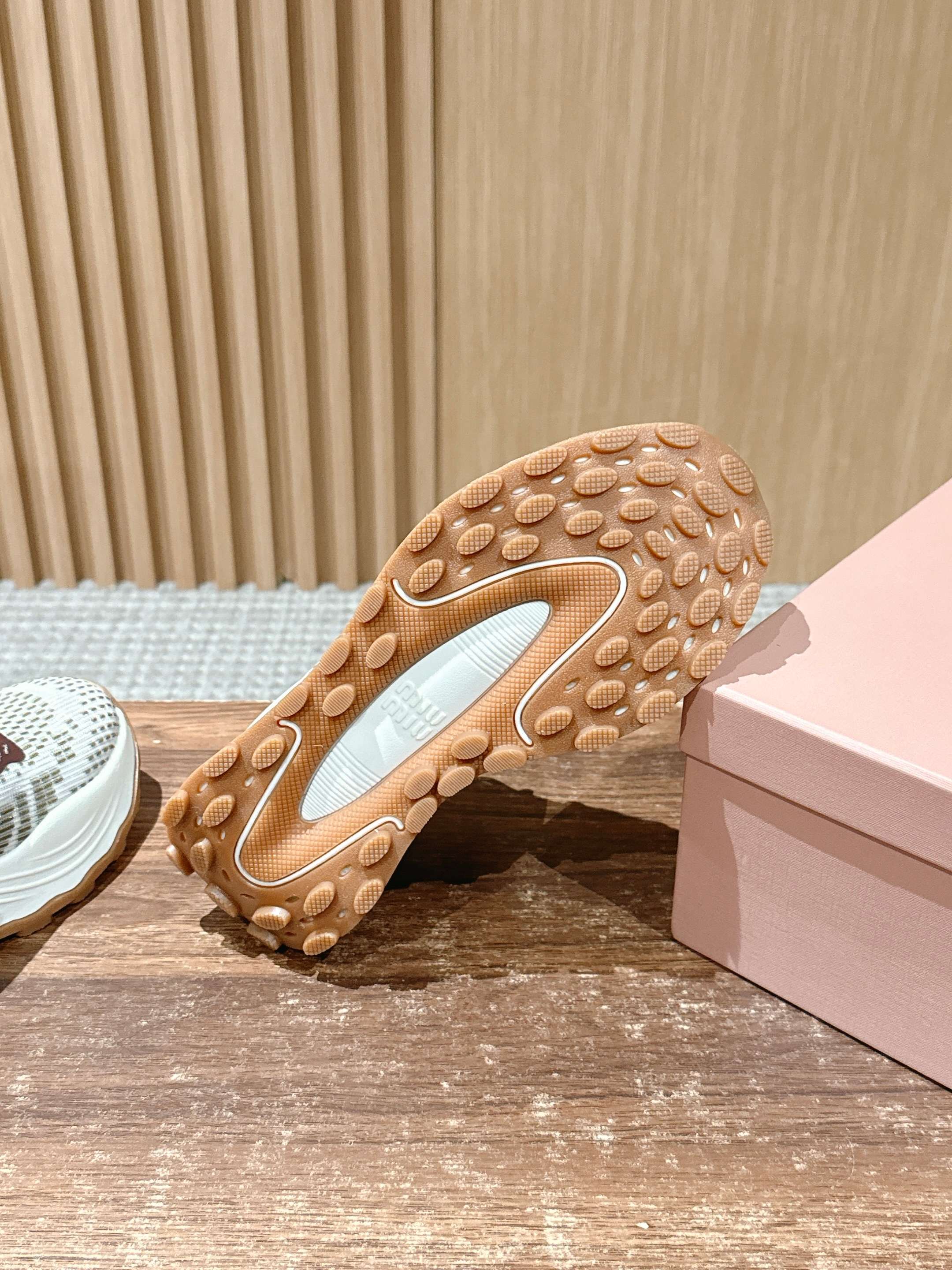 Кроссовки на платформе Miu Miu - коричневые