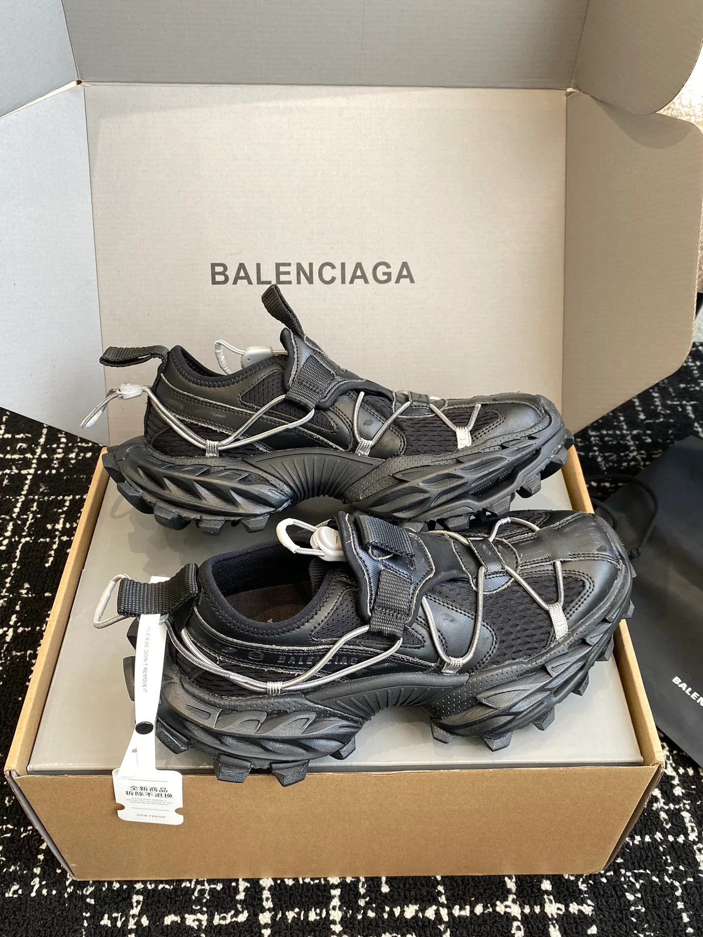 Походные ботинки Balenciaga 2024 - черные