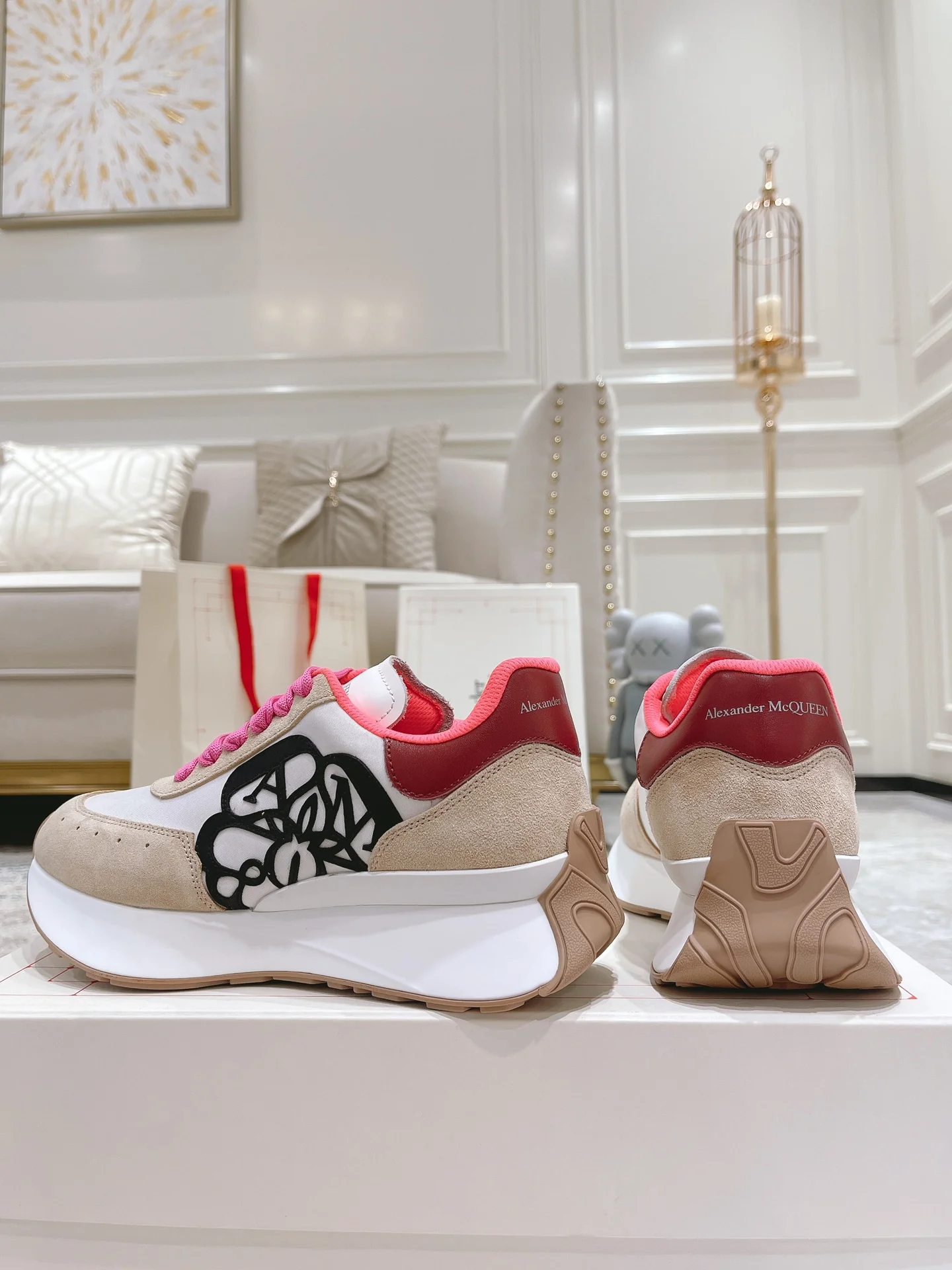 Кроссовки McQueen 2022 года на платформе с буквенным рисунком, белые - унисекс - 1