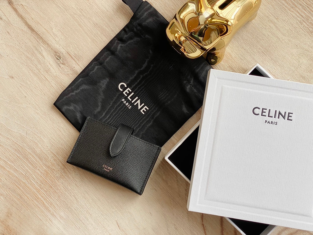 Celine 粒面牛皮风琴卡包