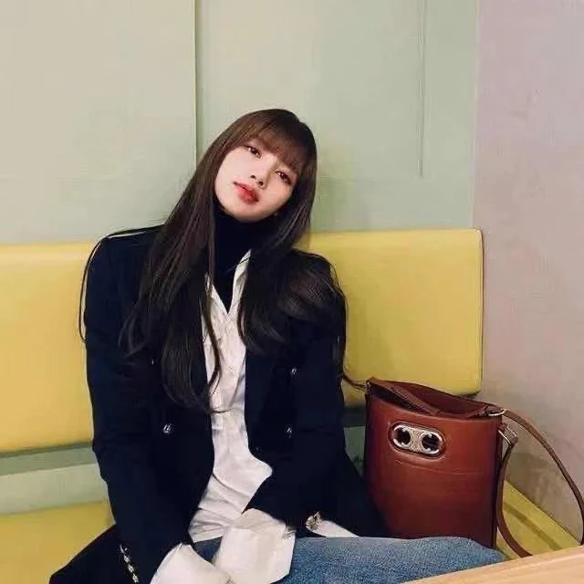 сумка-ведро Celine из коровьей кожи с ремешком Майолло и триумфом