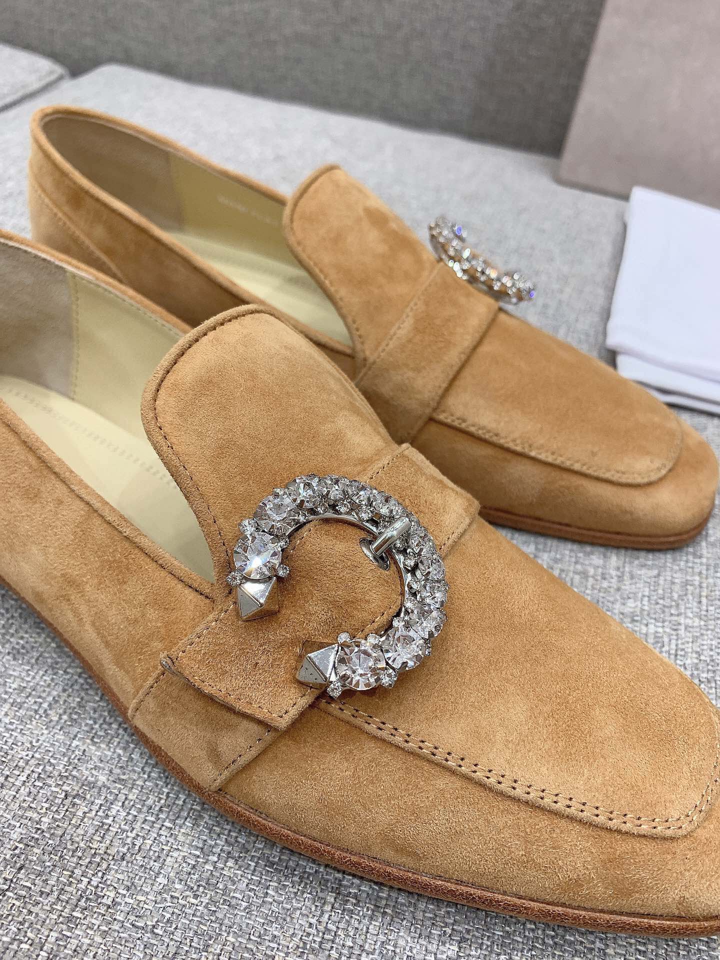 Лоферы Jimmy с пряжкой и стразами - 2 шт.