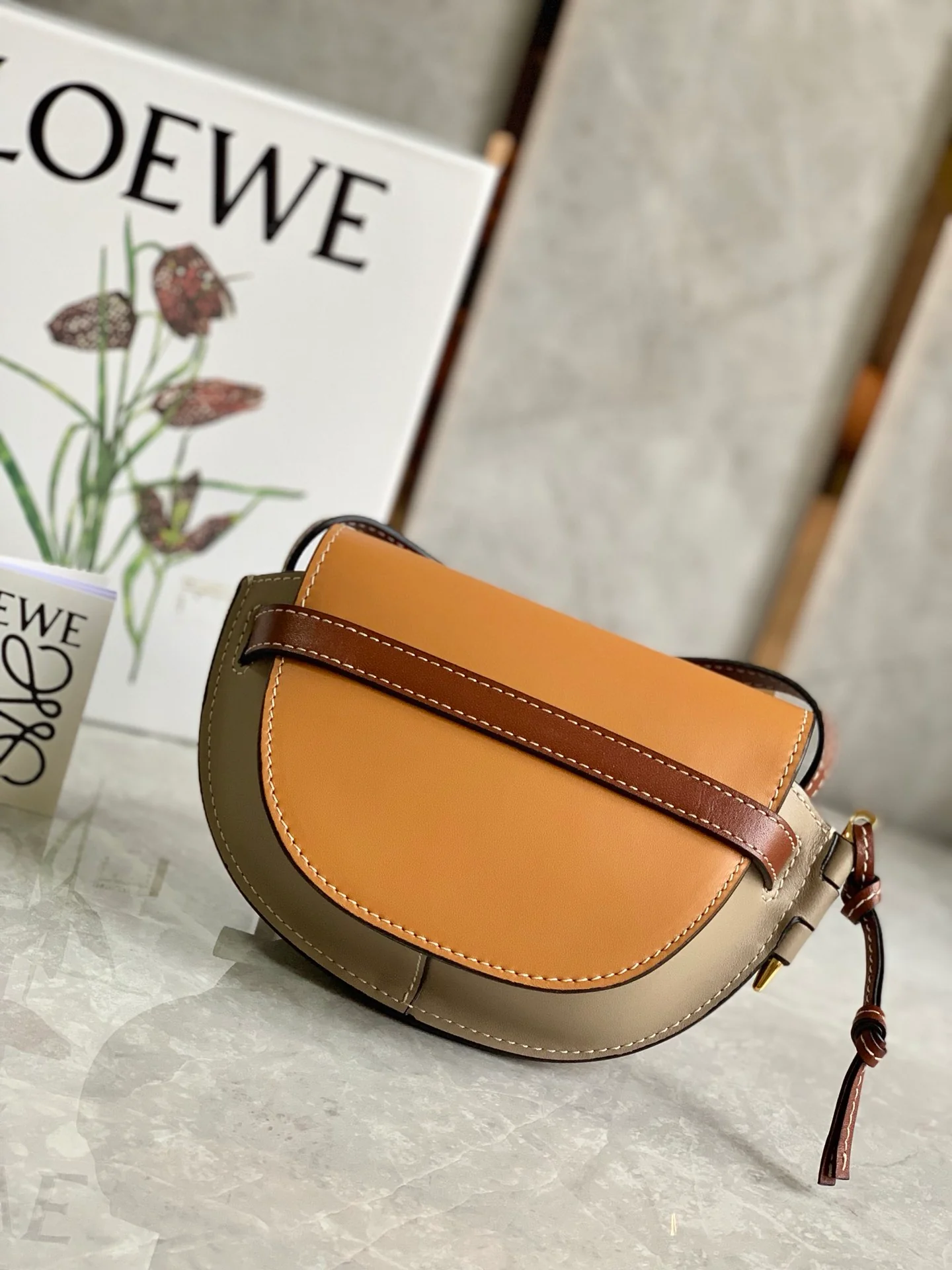 Loewe-gate-mini-21x12-5x9-5-cm-7