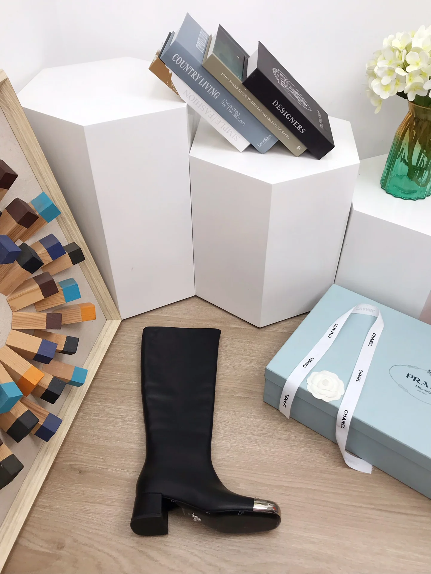 Коллекция Prada 2022 года с подиума - Металлические ботинки с закругленным носком - 1