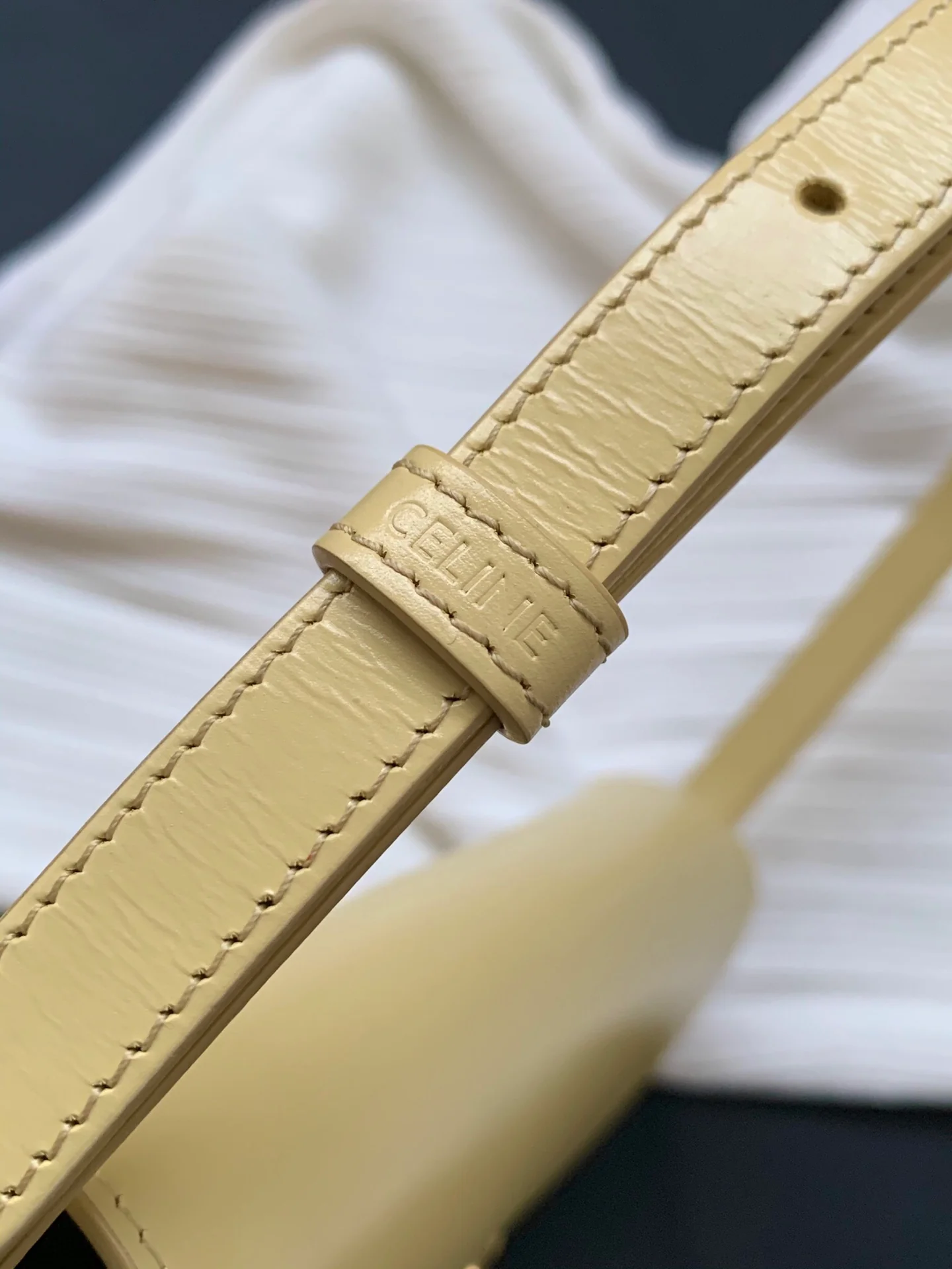 Кожаная сумка через плечо Celine Triomphe - желтая