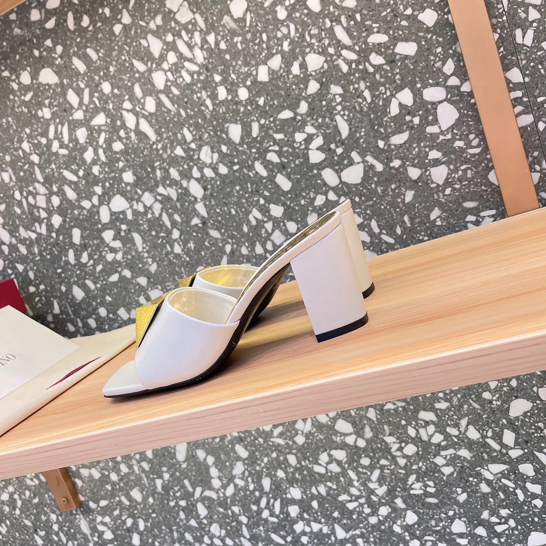 Туфли Valentino с открытым носком на массивном каблуке