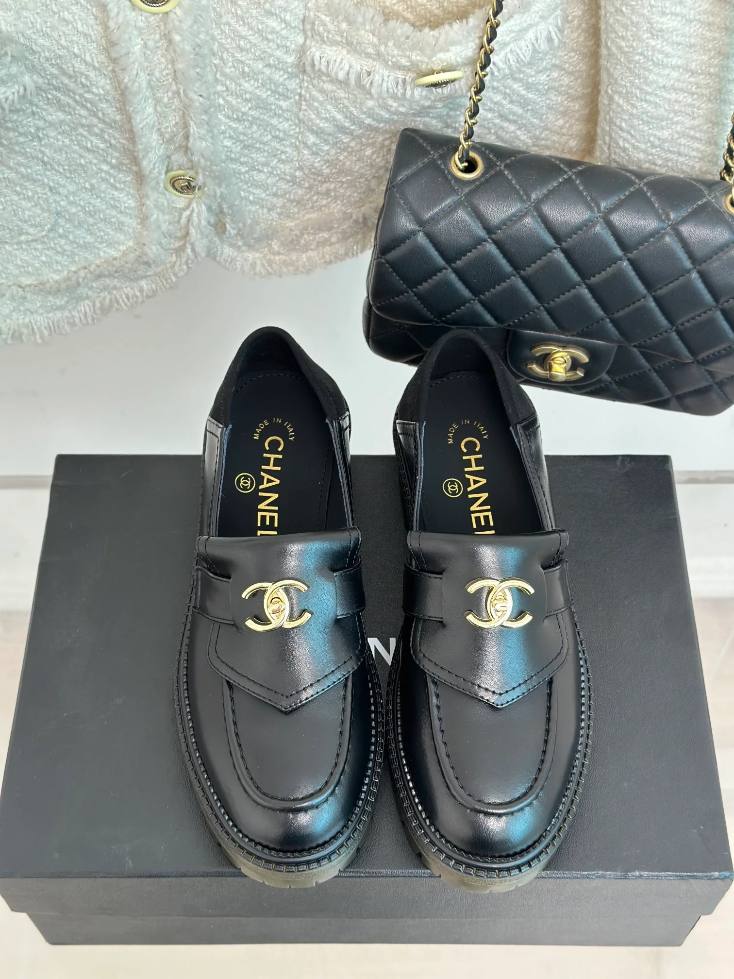 Новинка Chanel 2023 года - Рюкзак с пряжкой - Лоферы без шнурков с ромбовидным узором