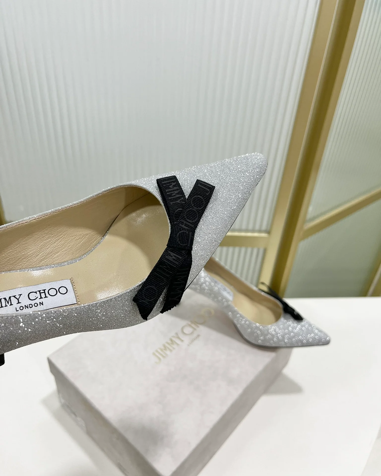 Jimmy - Новинка 2023 года - Туфли на высоком каблуке с острым носком и принтом из тесьмы - 6 см - Серебристые