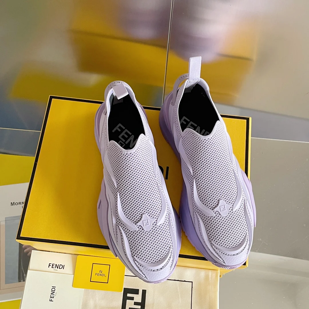 Новинка 2023 года от Fendi - кроссовки Flow Series Flyknit - фиолетовые.