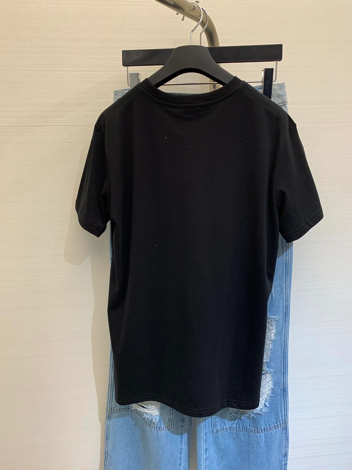 Футболка Chanel 2404 Весна/Лето в винтажном стиле, с вышивкой, квадратным вырезом, коротким рукавом, из махровой ткани — черная.