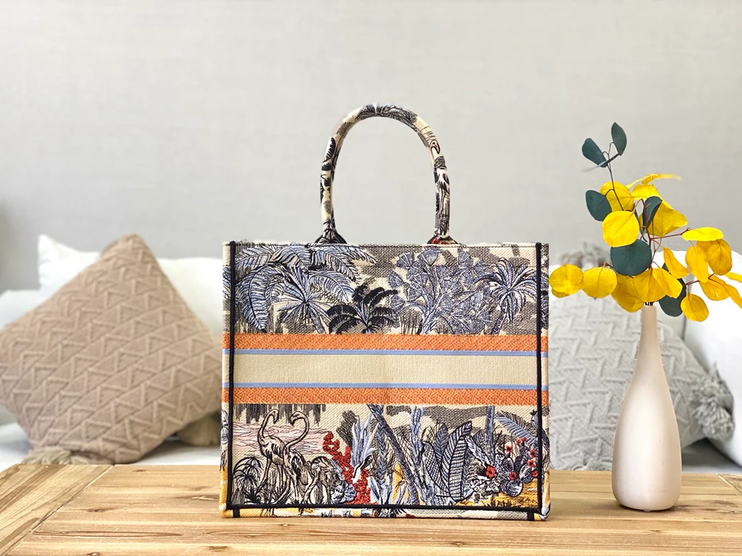 Большая сумка Dior Book Tote, 41,5 см, цвет синий кокос.