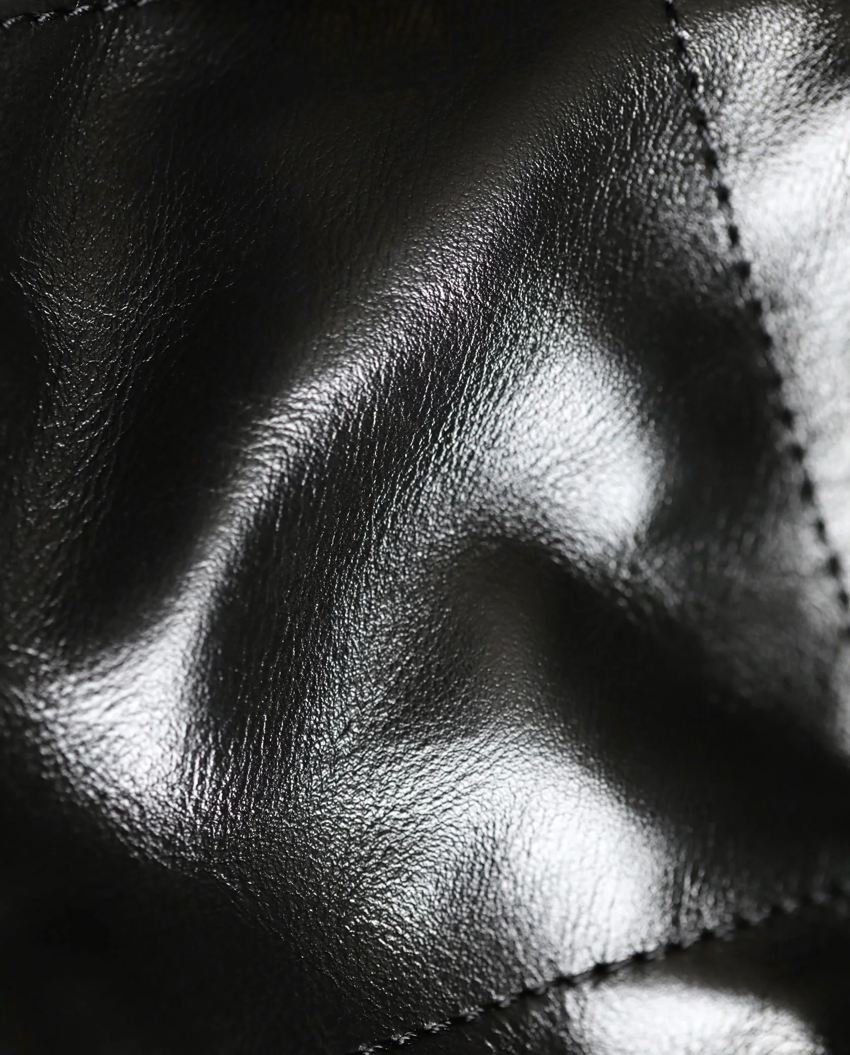 Новинка сезона весна/лето 2023 от Chanel - сумка 22 - мини - черно-серебристая