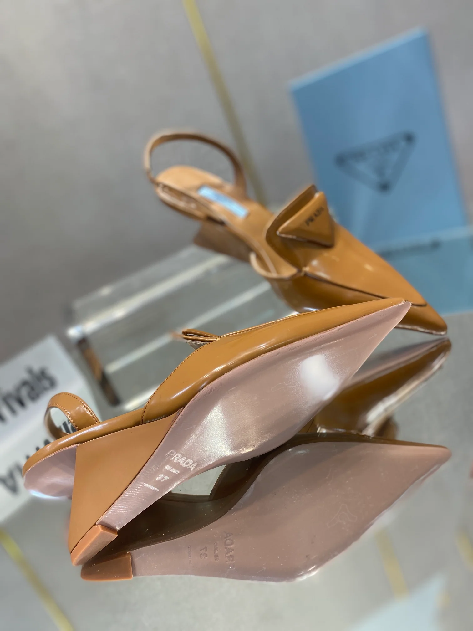 Туфли Prada - Prada - лакированные сандалии на низком каблуке - коричневые