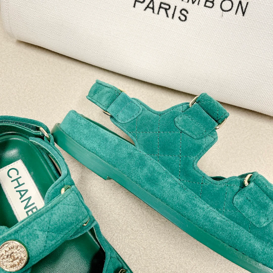 Chanel - Зеленые кожаные сандалии в клетку