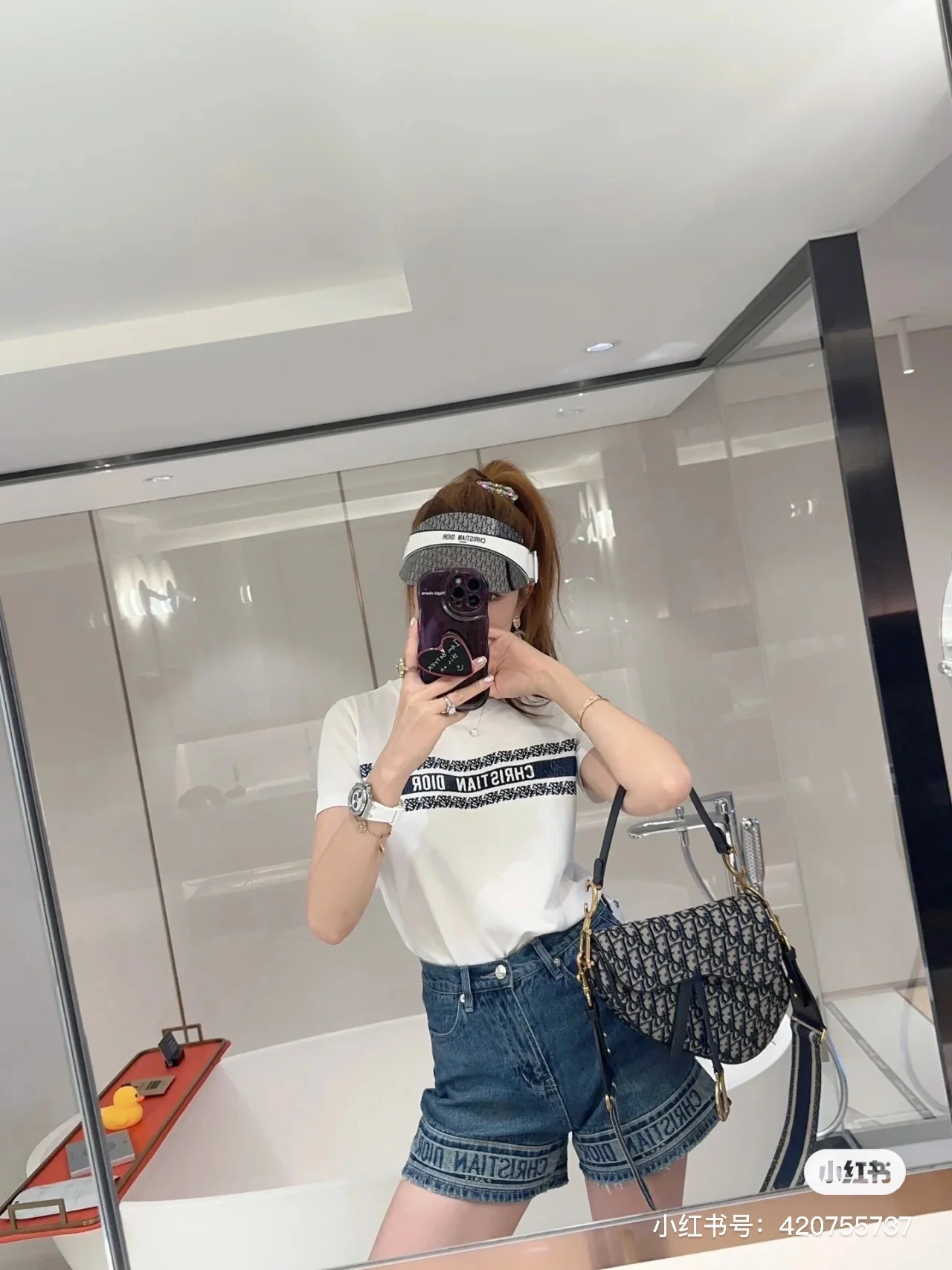 Футболка Dior 2403 с вышитыми короткими рукавами и круглым вырезом - черная