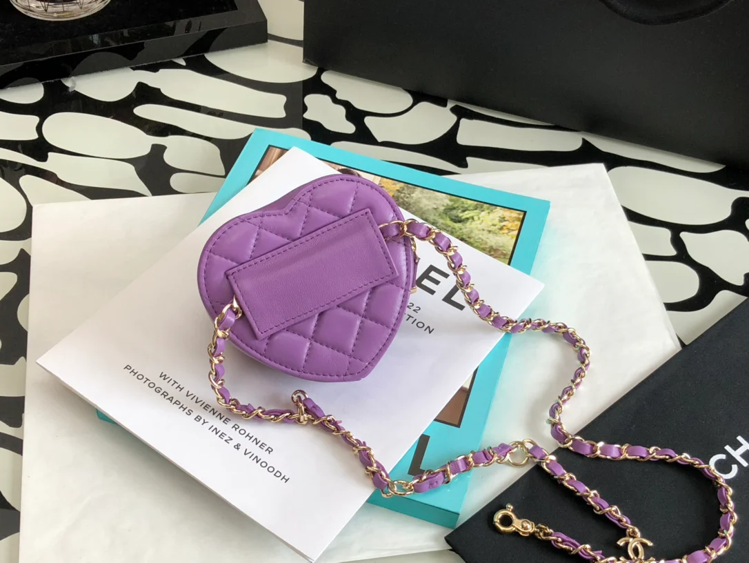 Поясная сумка Chanel с сердечком и стёжкой - 1 шт.