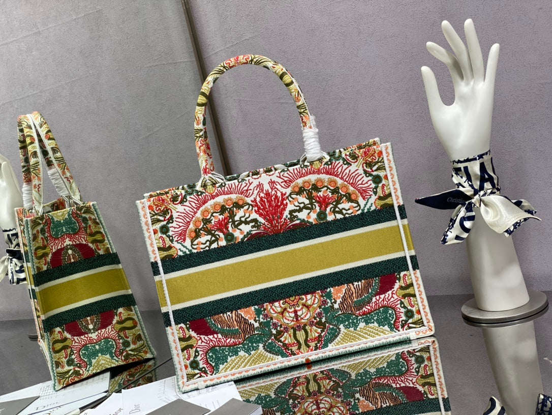 Сумка-тоут Dior Book, маленький размер 36-5 см