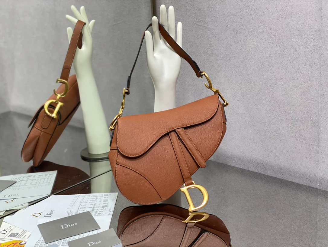 Сумка Dior Saddle Bag - с принтом пальм - большая, карамельно-коричневого цвета - 25 см
