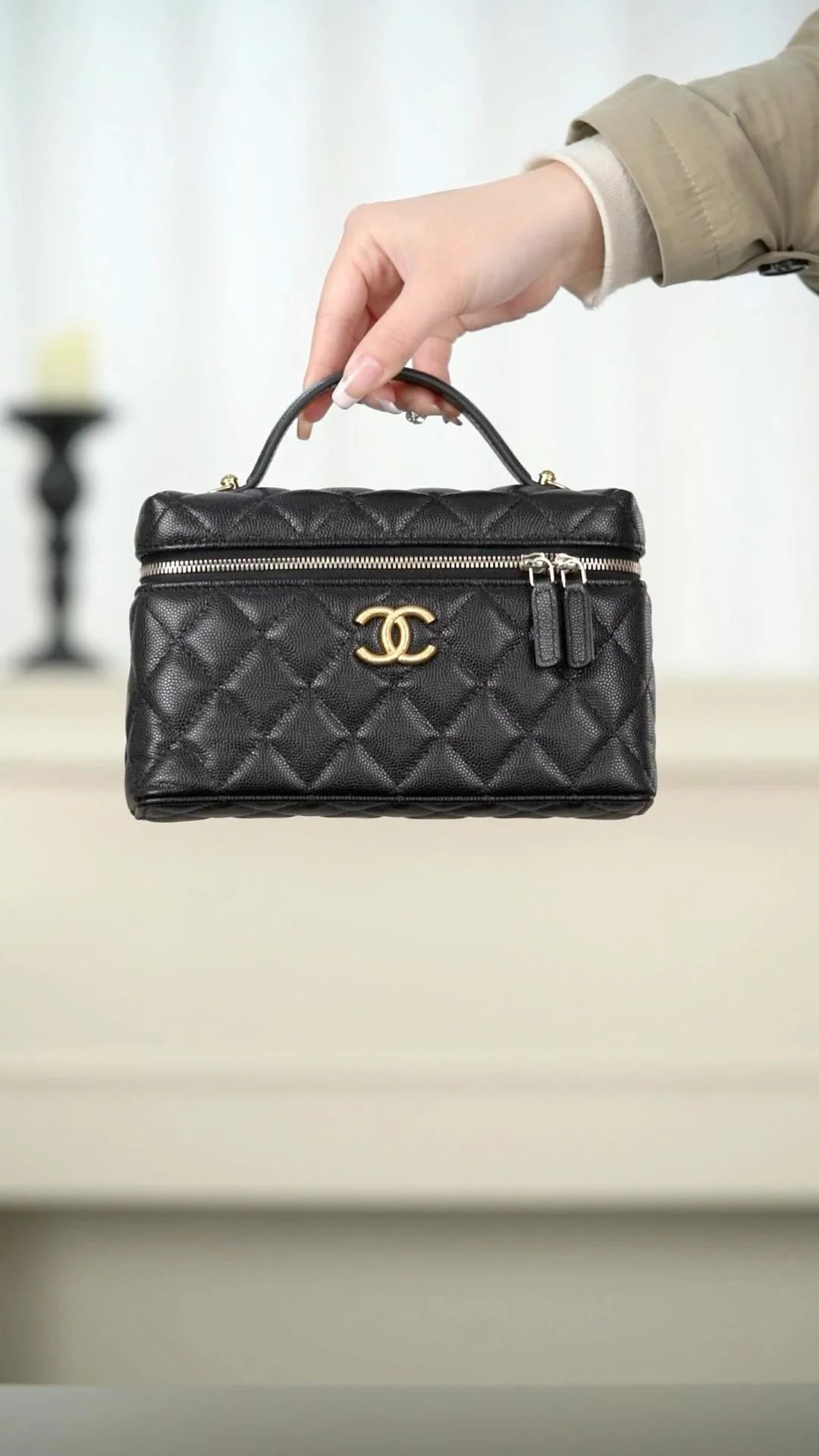 Сумка для ланча Chanel 25p Lychee Beef - черно-золотая