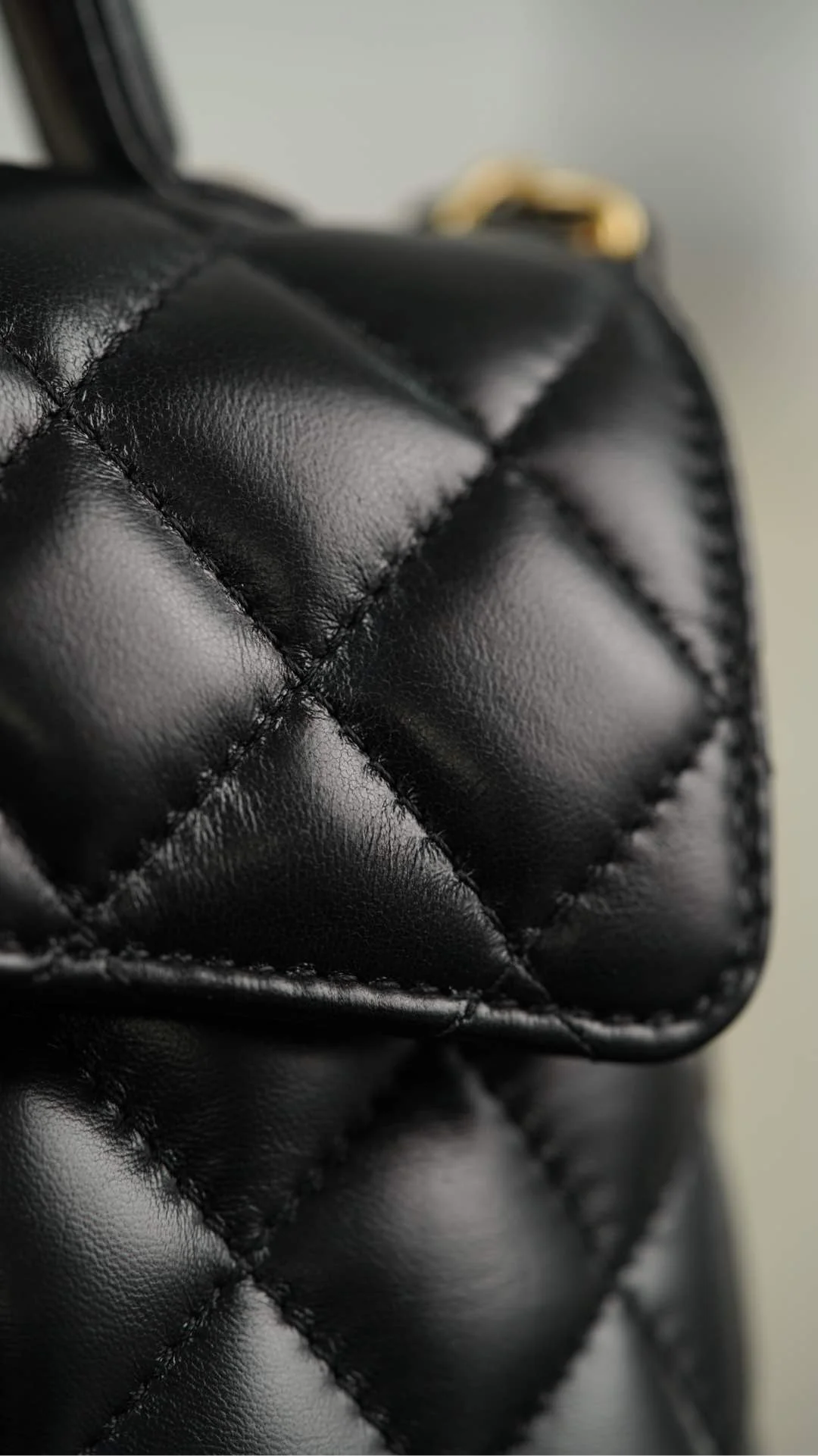 Сумка Chanel 25p Handle Flap Bag (квадратная) - черно-золотая