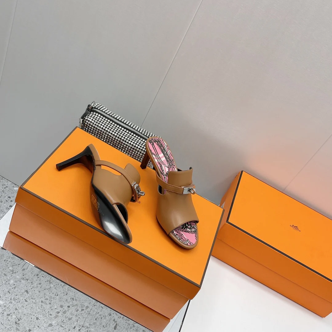 Новинка сезона осень/зима 2022 от Hermes - Шлепанцы на высоком каблуке с открытым носком - 4