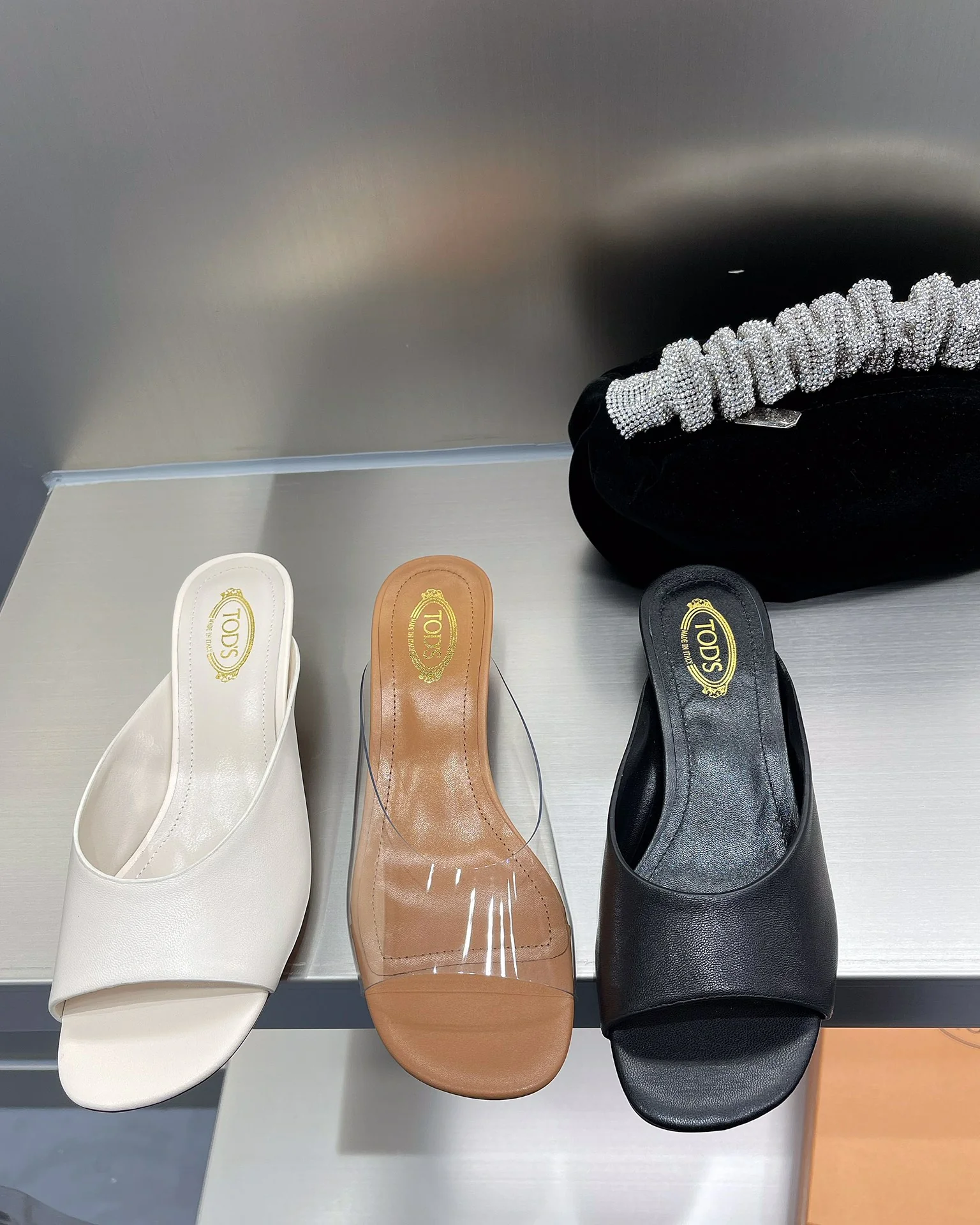 Tods - Открытые тапочки на низком каблуке