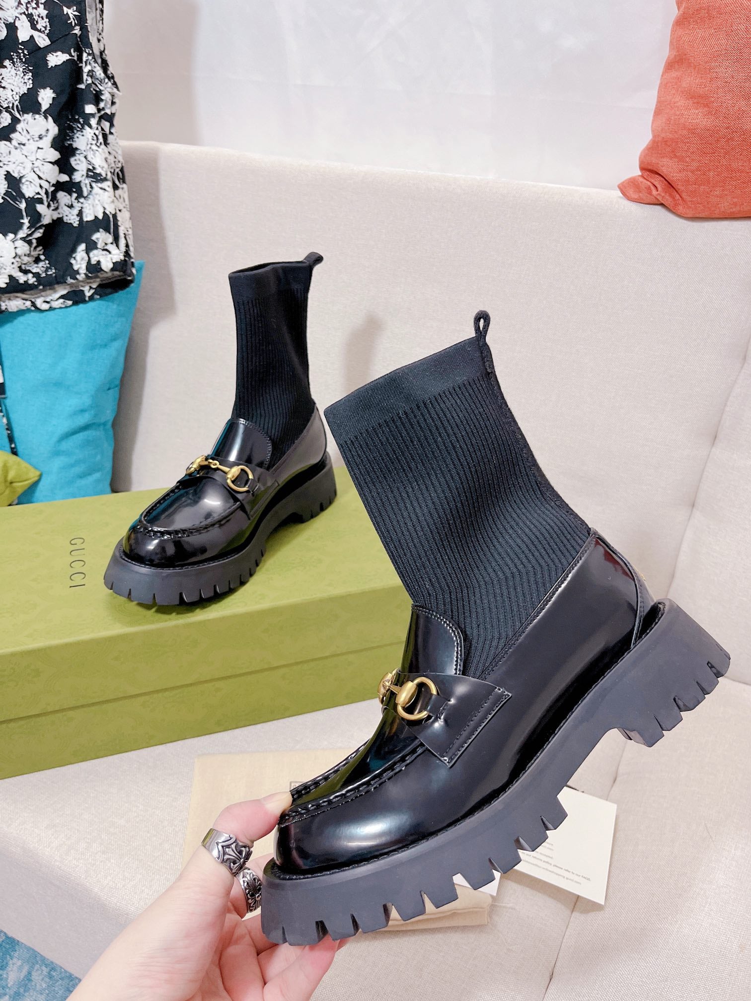 Новинка сезона осень/зима 2022 от Gucci - туфли-носки