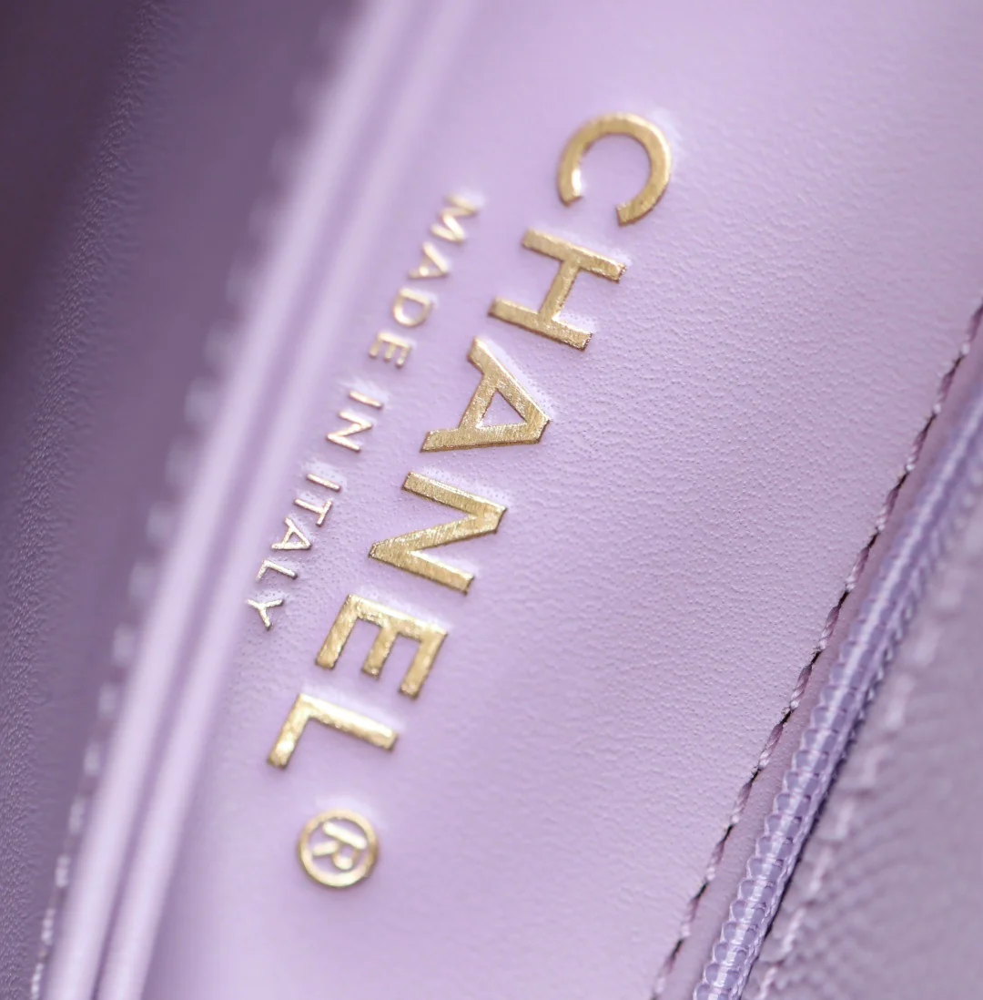 Chanel - Сумочка - Маленькая - Светло-фиолетовая - Светло-золотистая пряжка