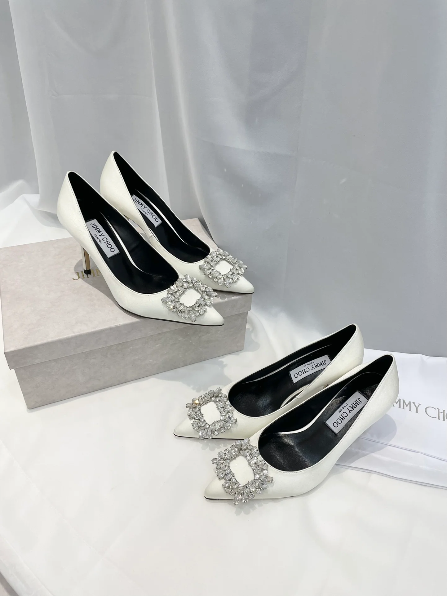 Серия Jimmy Goddess - Туфли на высоком каблуке с бриллиантовой пряжкой - Белые - 2 шт.