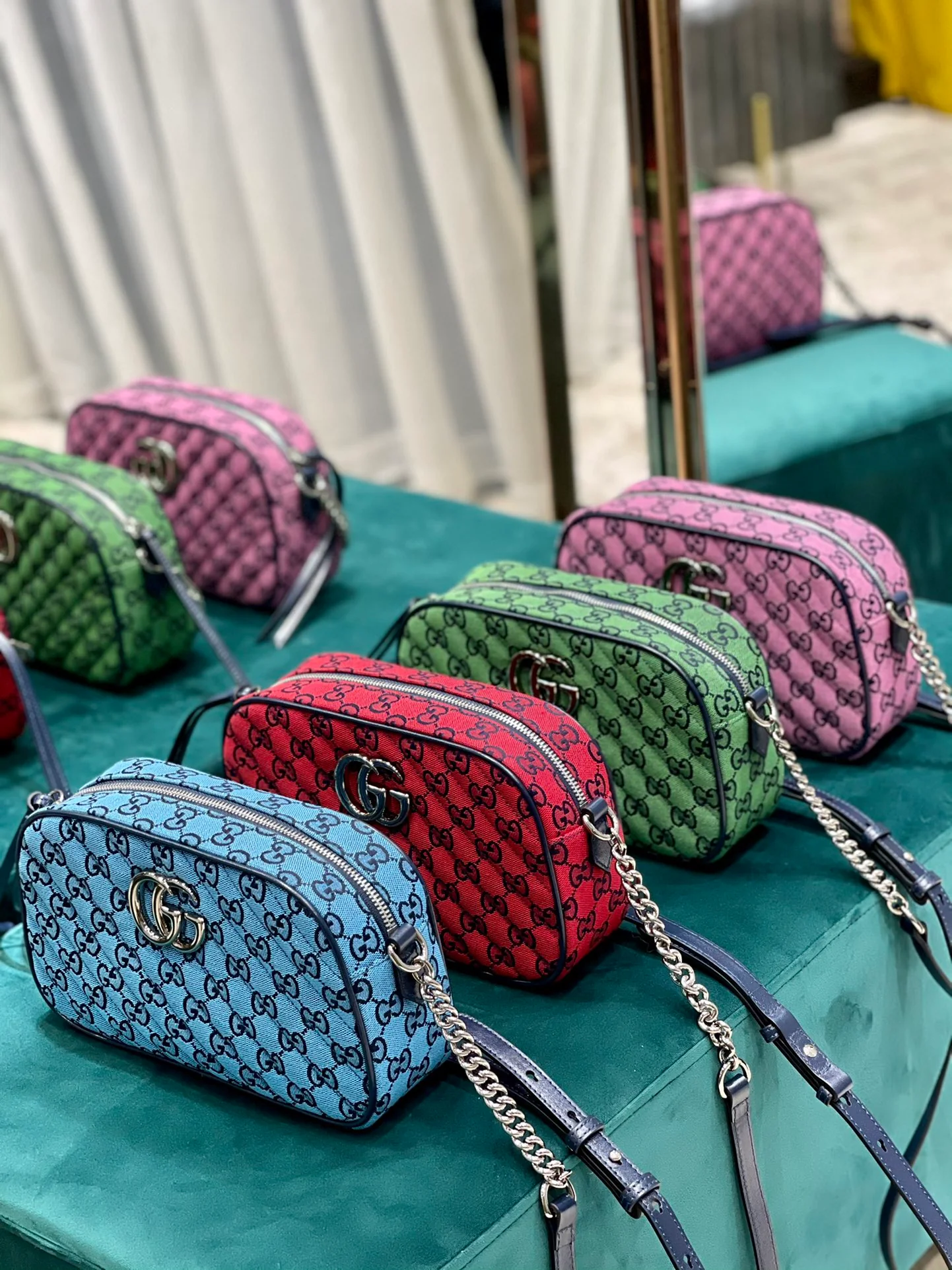 Изображение коллекции сумок для фотоаппаратов Gucci Marmont