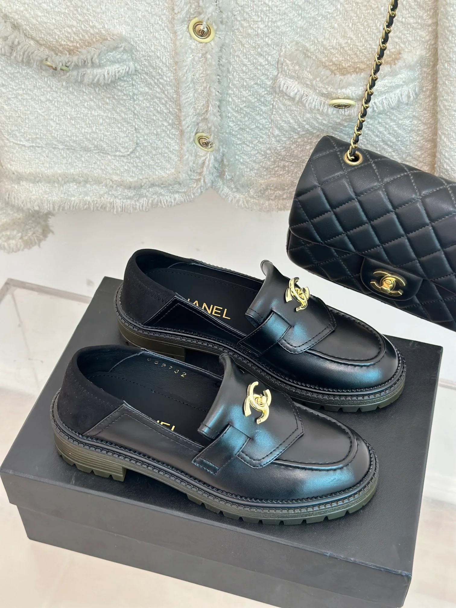 Новинка Chanel 2023 года - Рюкзак с пряжкой - Лоферы без шнурков с ромбовидным узором