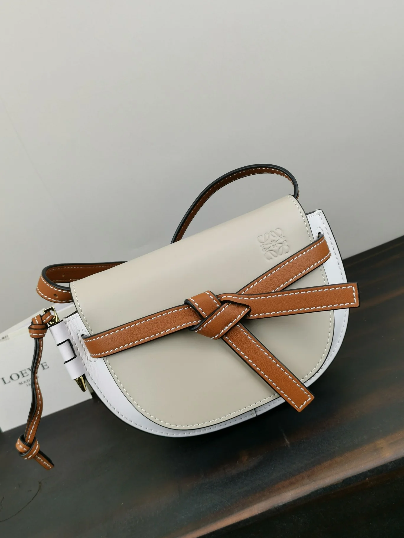 Loewe-gate-mini-21x12-5x9-5-cm-11