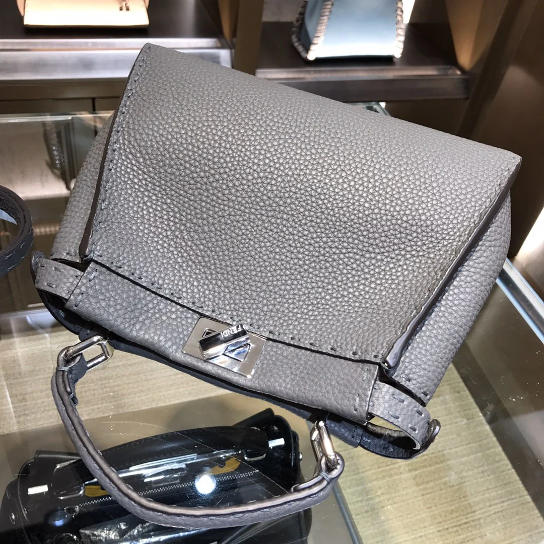 Серая мини-сумка Fendi Peekaboo Selleria