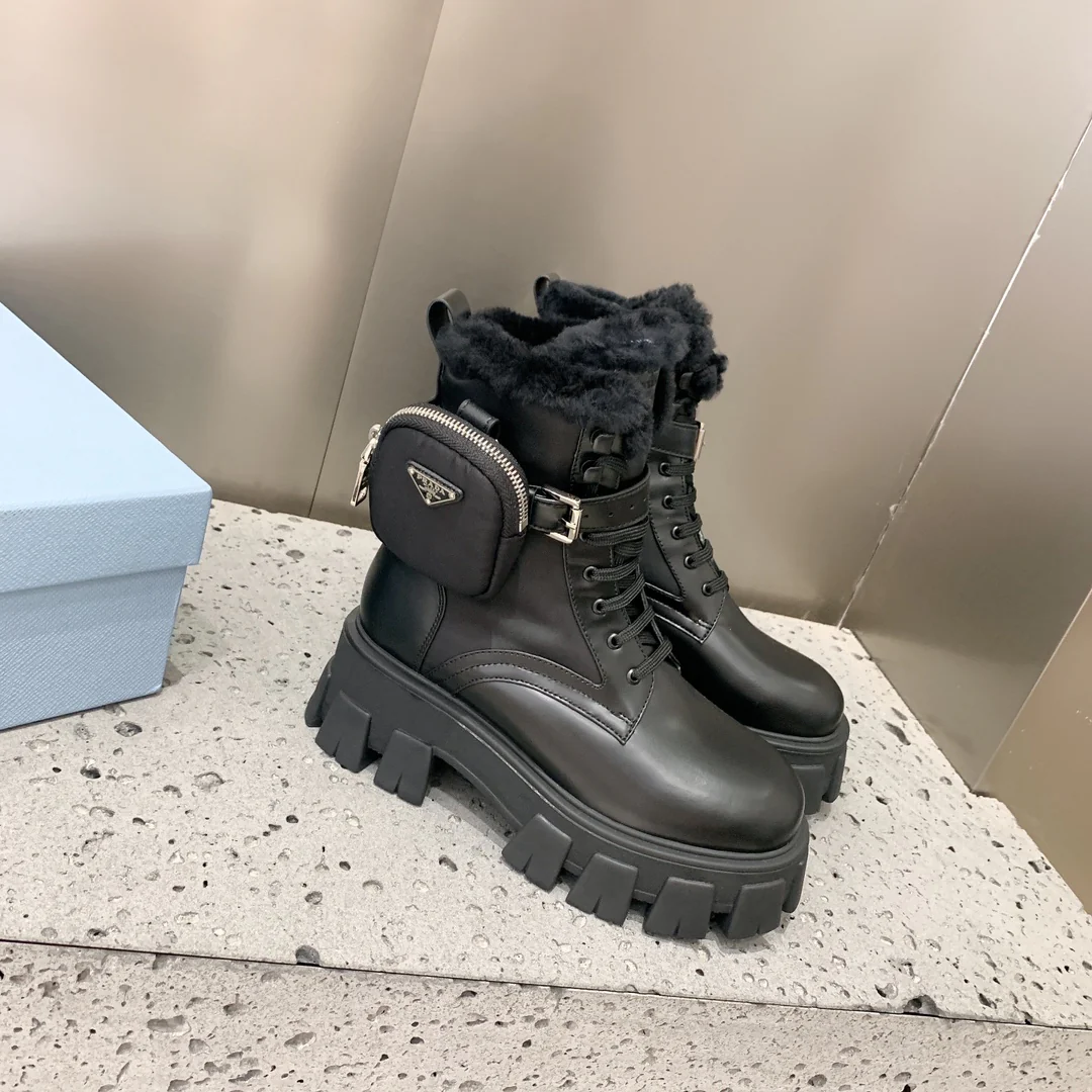 Prada - Новинка сезона осень/зима 2022 - Ботинки на платформе с сумкой