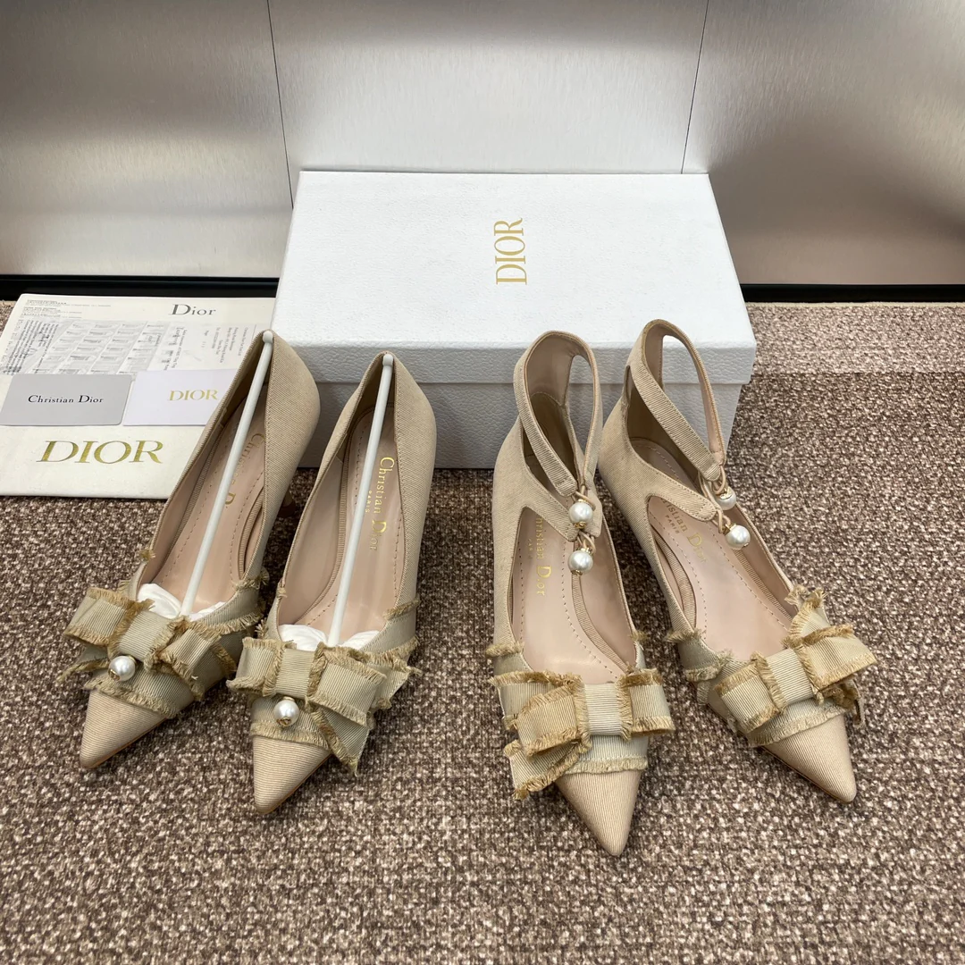 Босоножки Dior 2024 на высоком каблуке с ремешками - Изображение из коллекции - 1