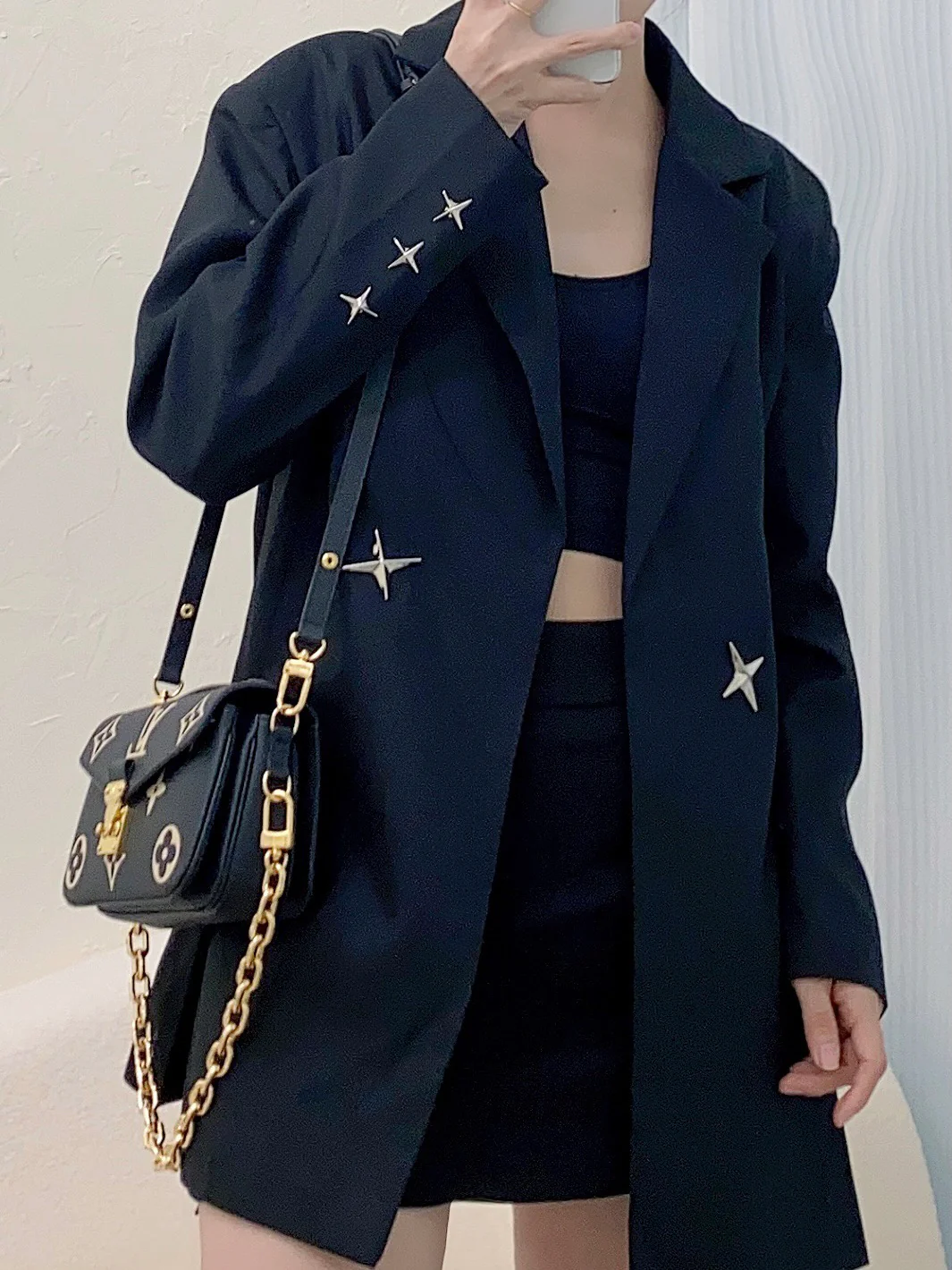 m46596-LV-pochette-metis-east-west-black