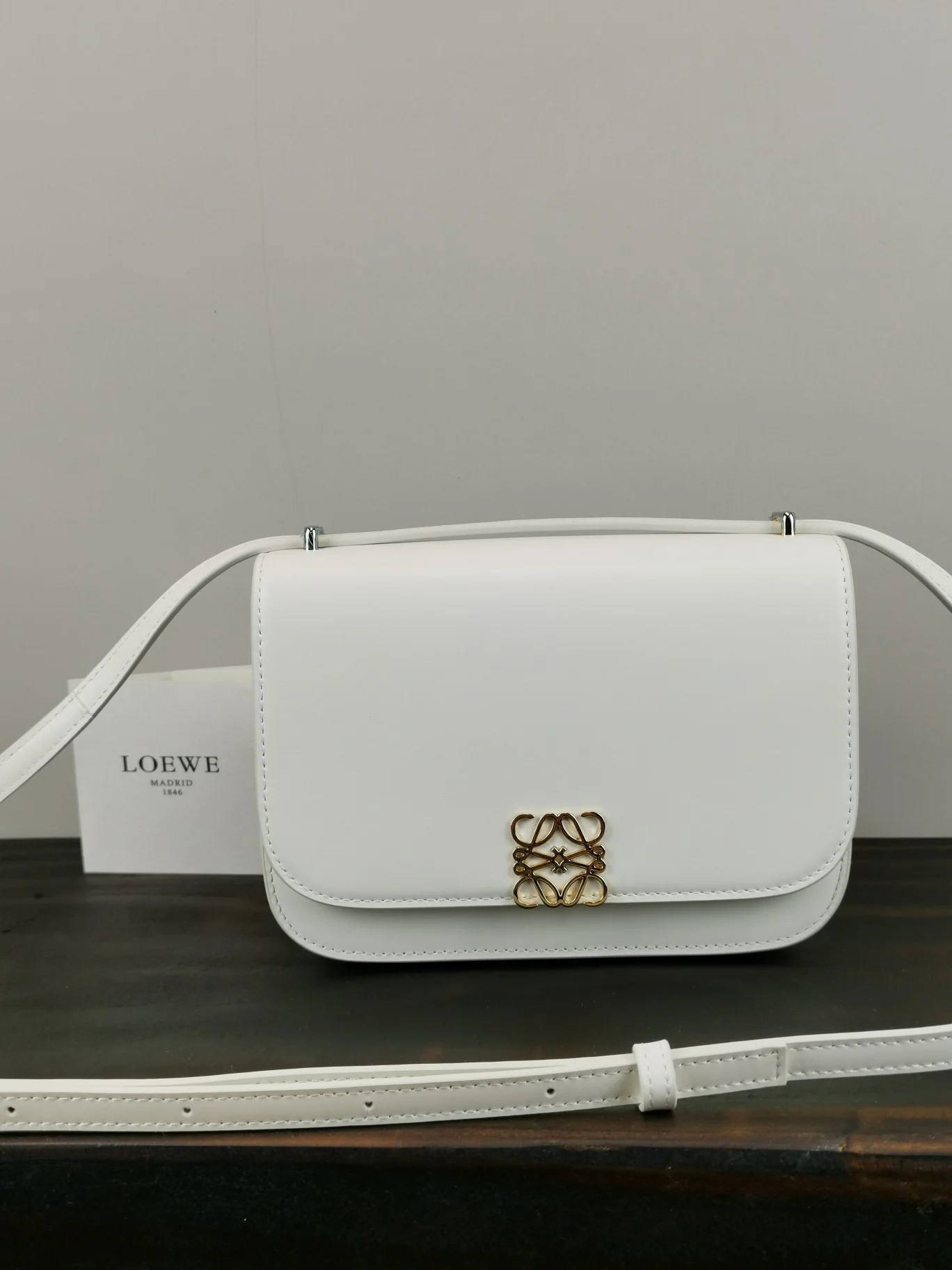 Серия Loewe Goya, маленький размер 10