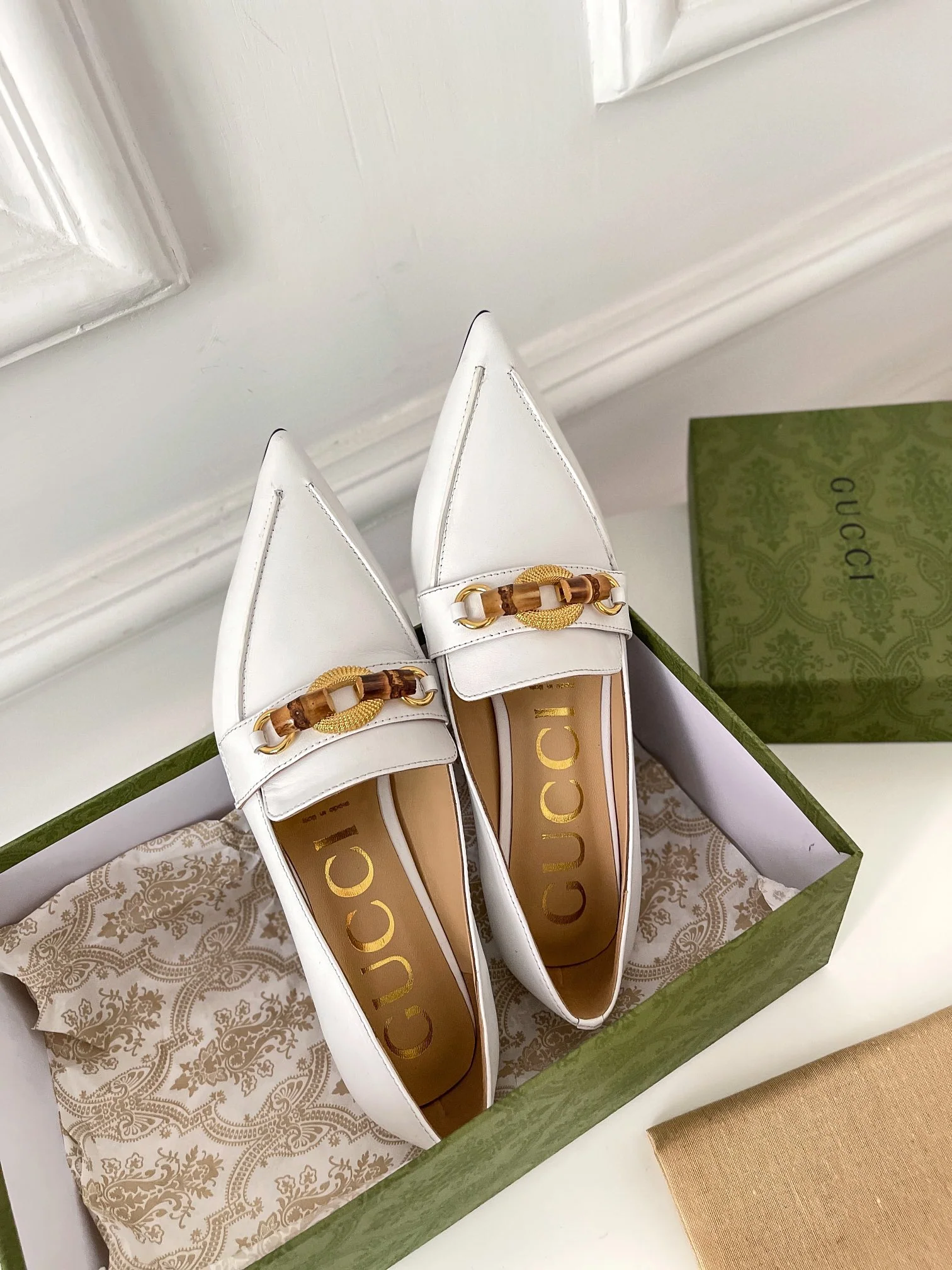 Туфли Gucci с острым носком на низком каблуке