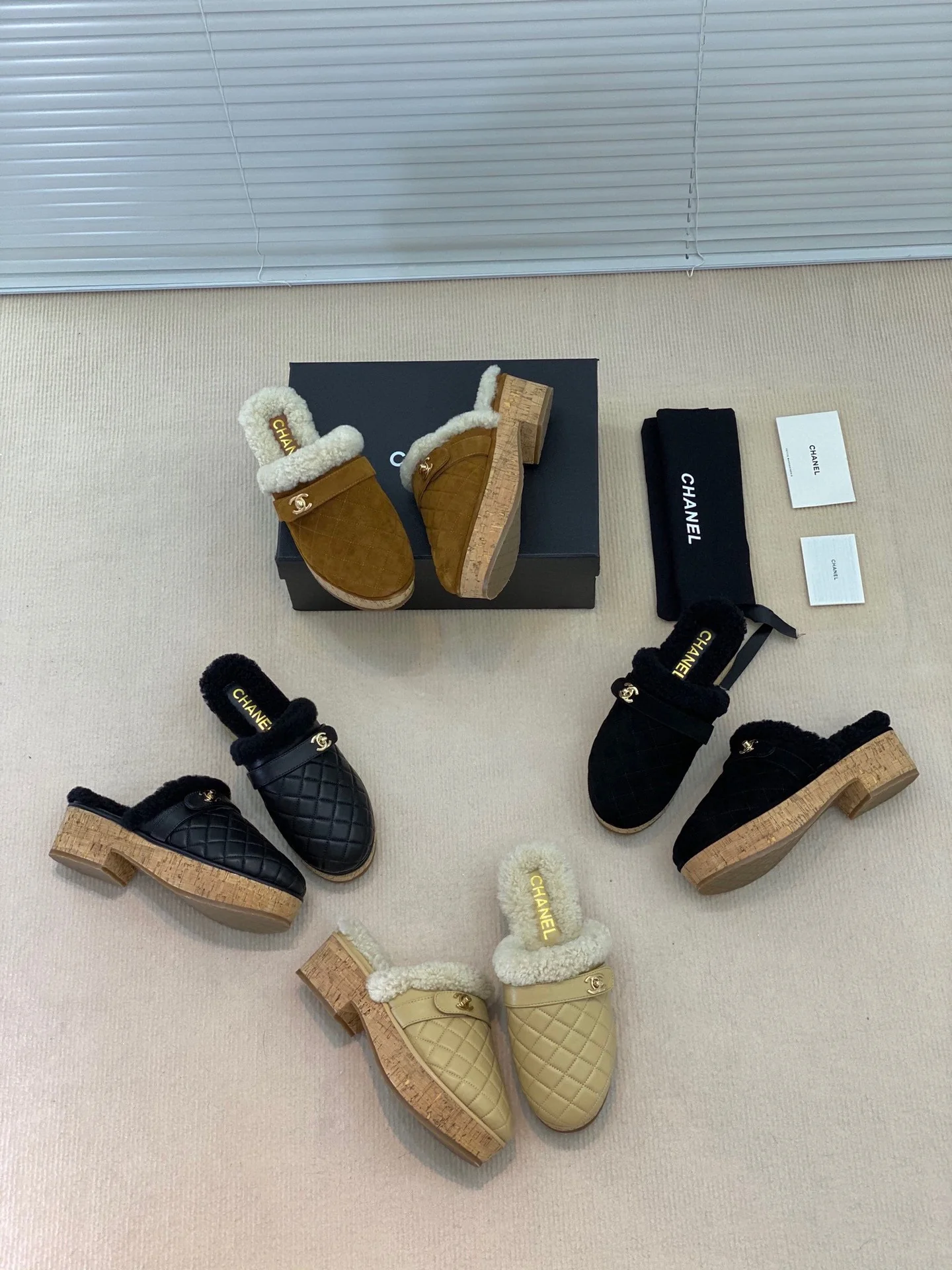 Chanel - Теплые тапочки - Туфли на низком каблуке