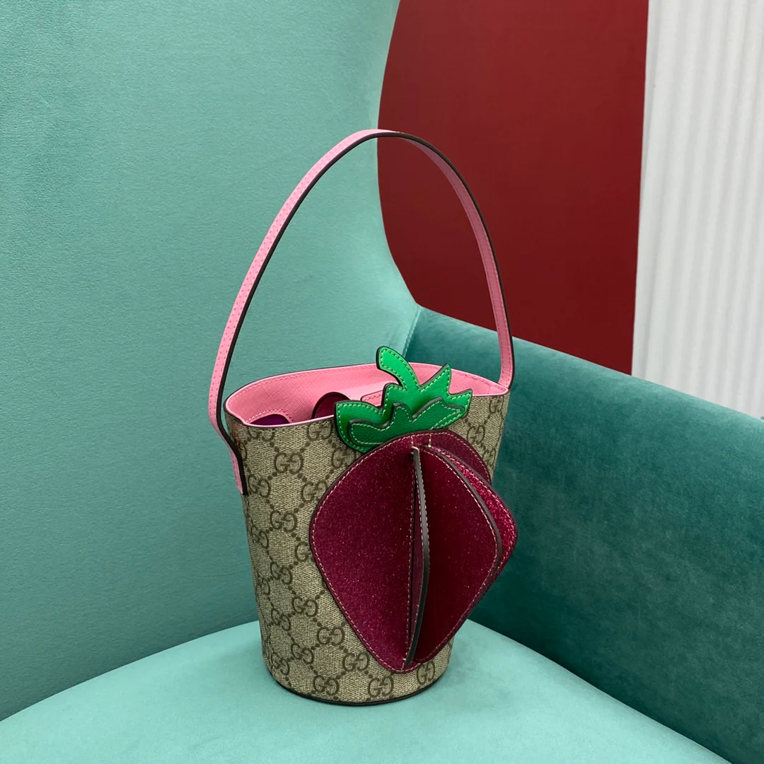 Gucci-夏季草莓水桶包