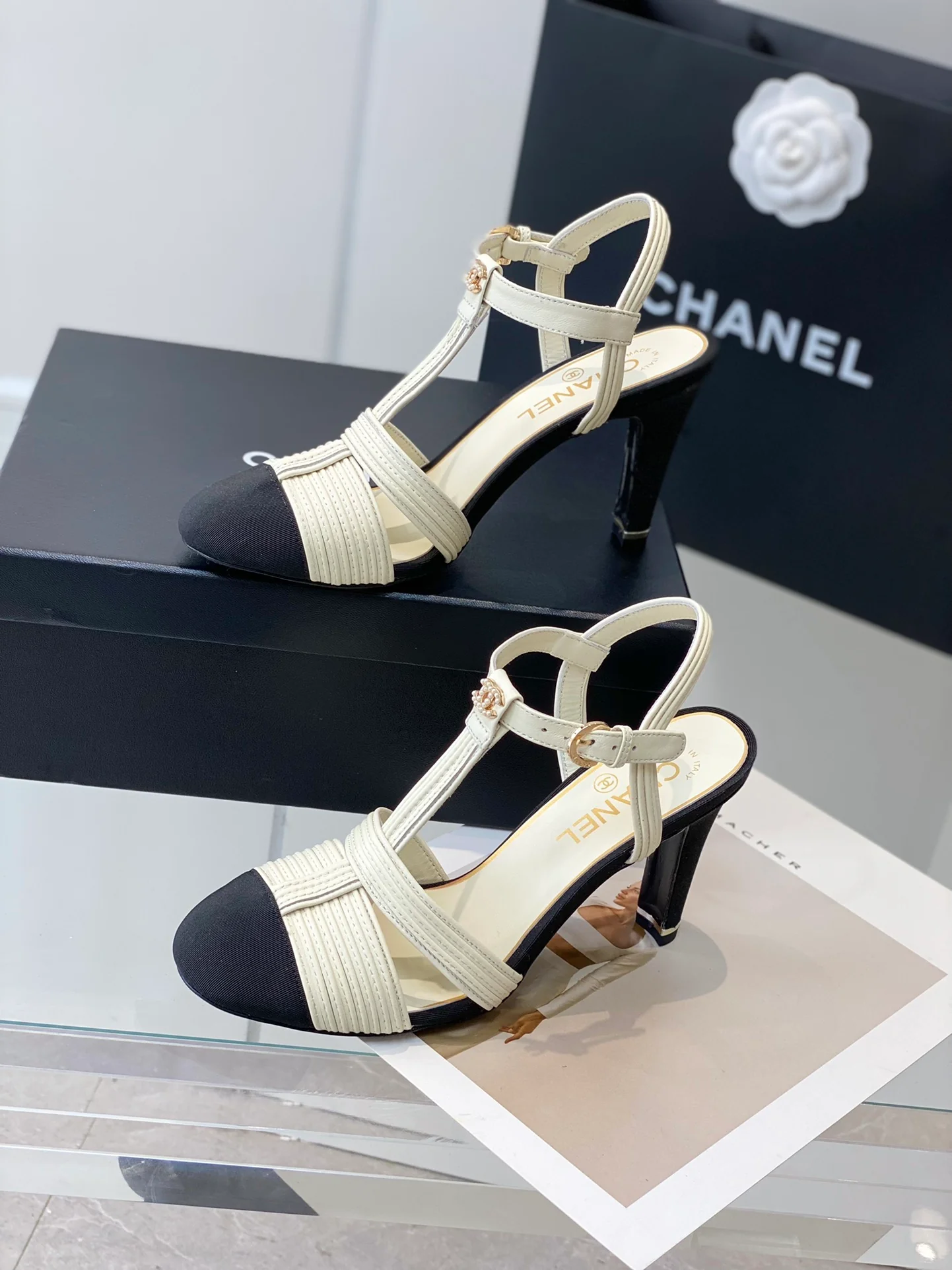 Новинка 2023 года от Chanel - Туфли на каблуке с плетеным ремешком из овечьей кожи - 7 см
