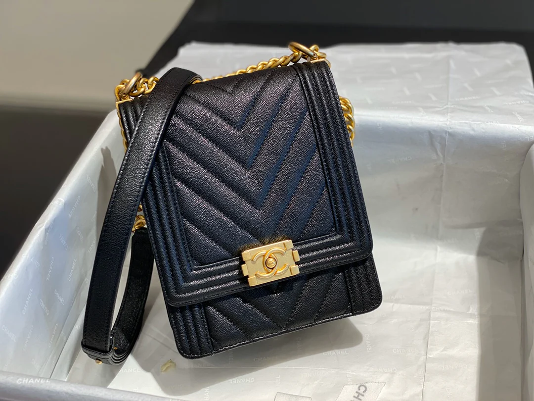 Chanel-boy-19-16-5cm-1