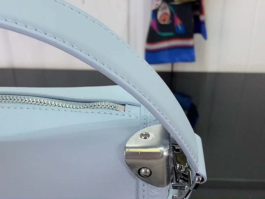 m25160-LV-side-trunk-medium chain bag-blue